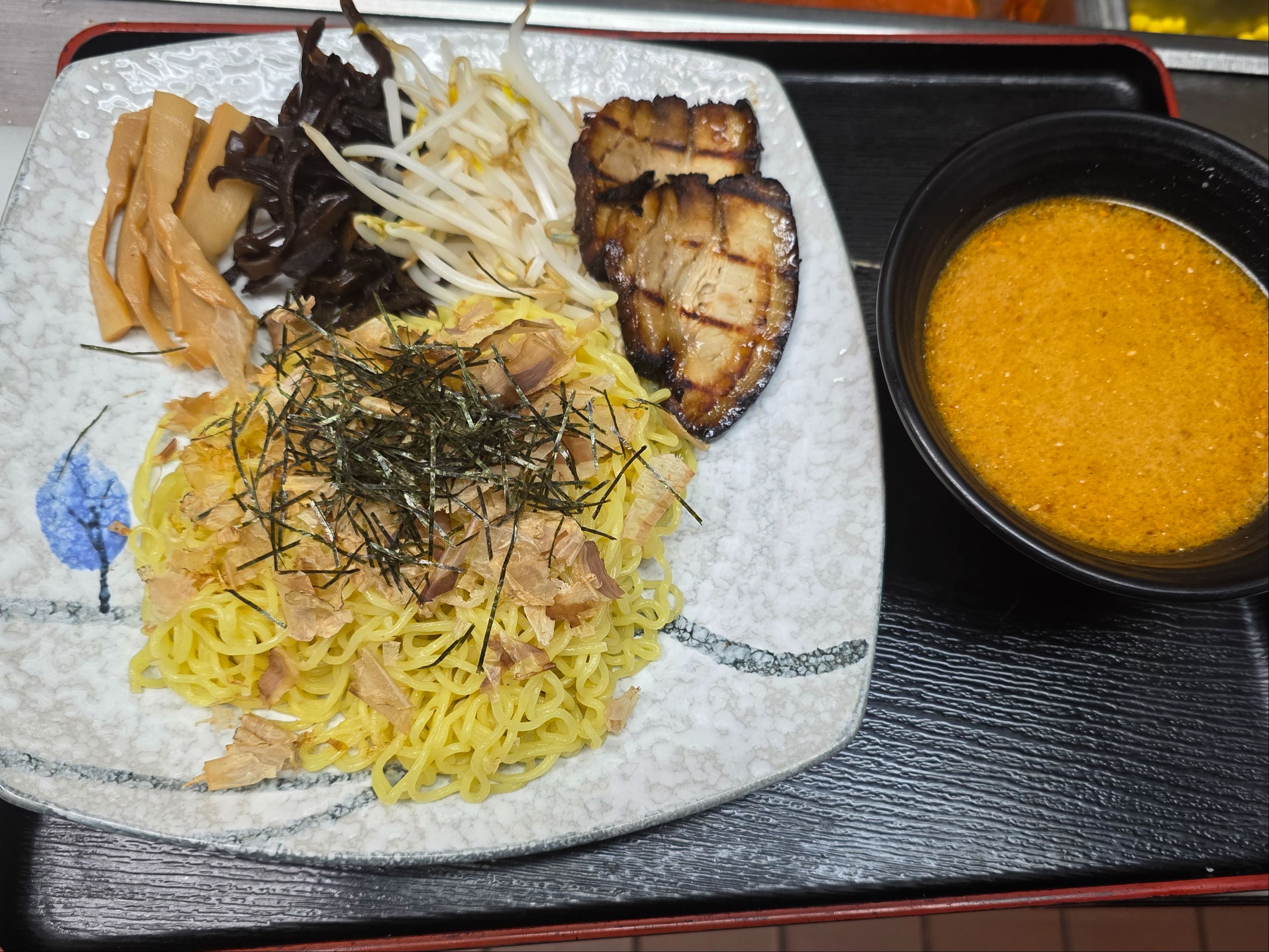 **TO GO** R9. Tsukemen.