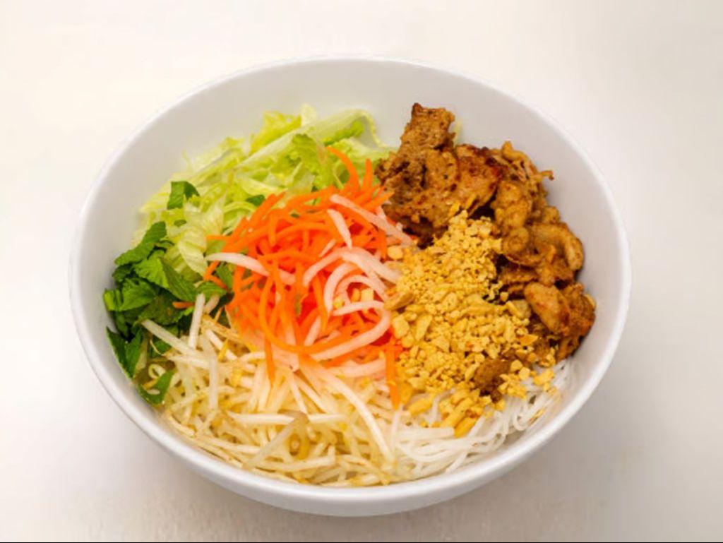 24 Pork noodles salad