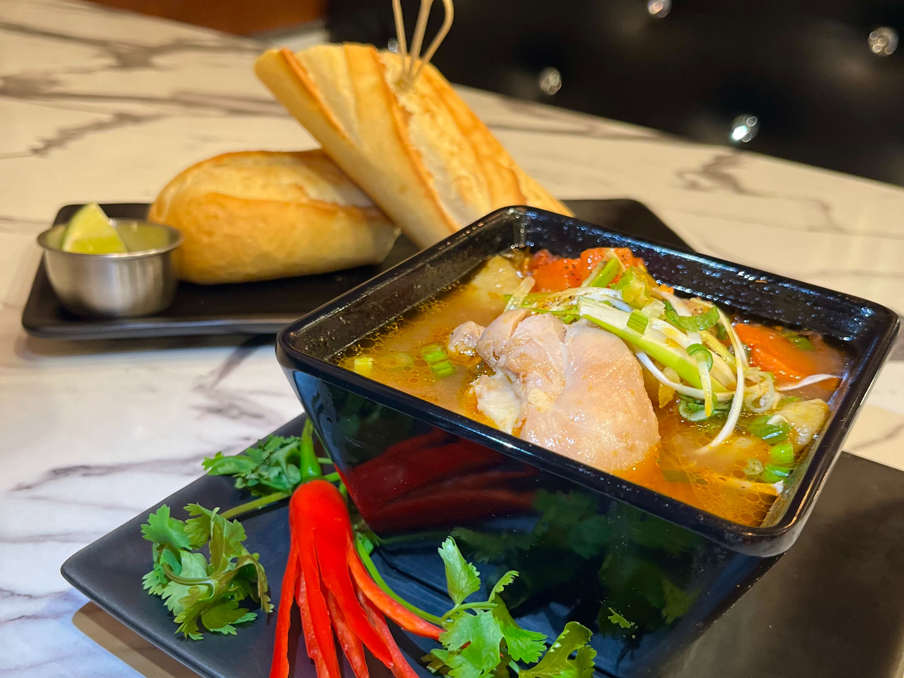 CE11. CHICKEN RAGOUT STEW w/ PLAIN BANH MI - Bánh Mì Ragu Gà.