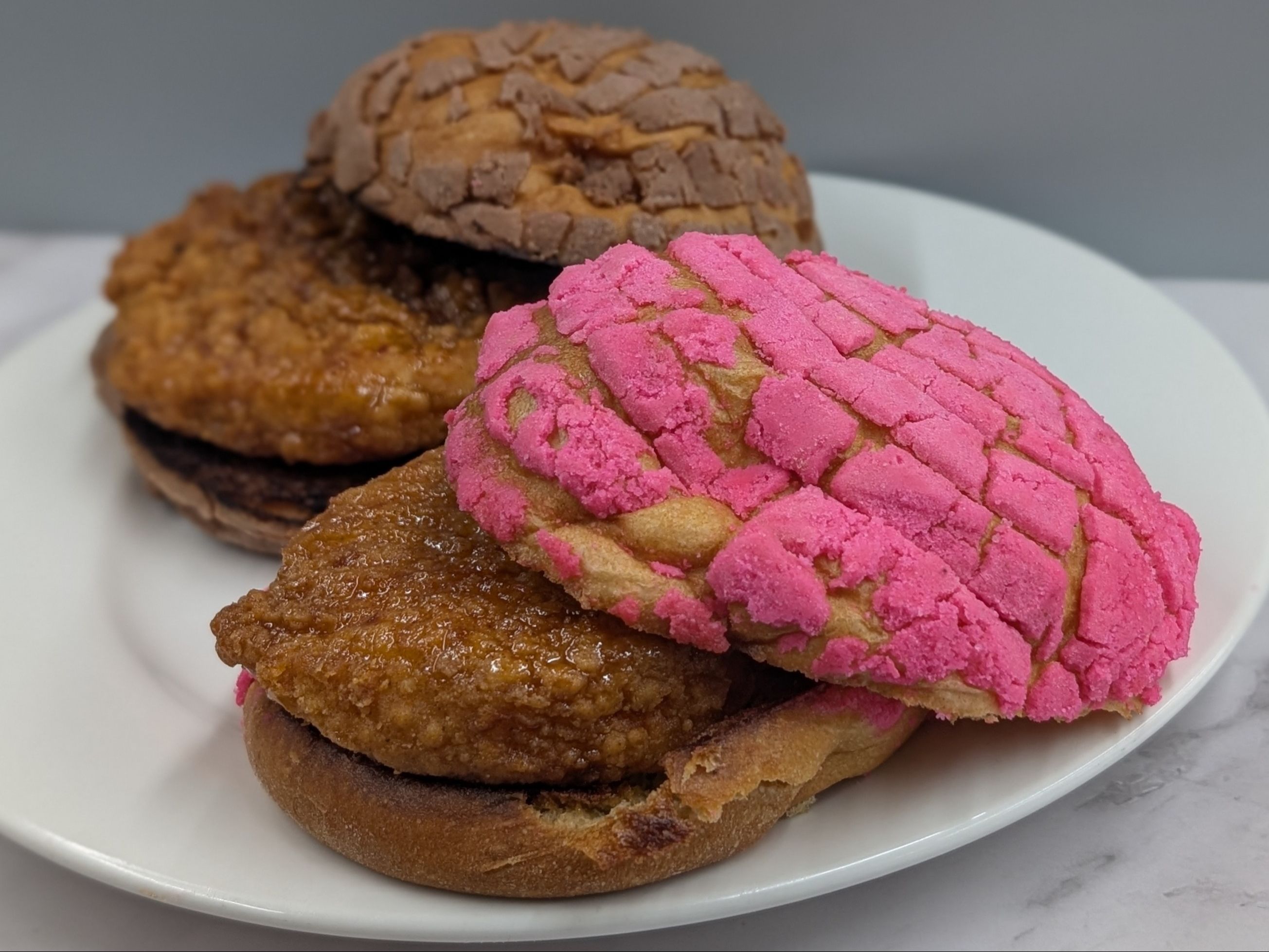 Concha Con Chicken Sandwich.