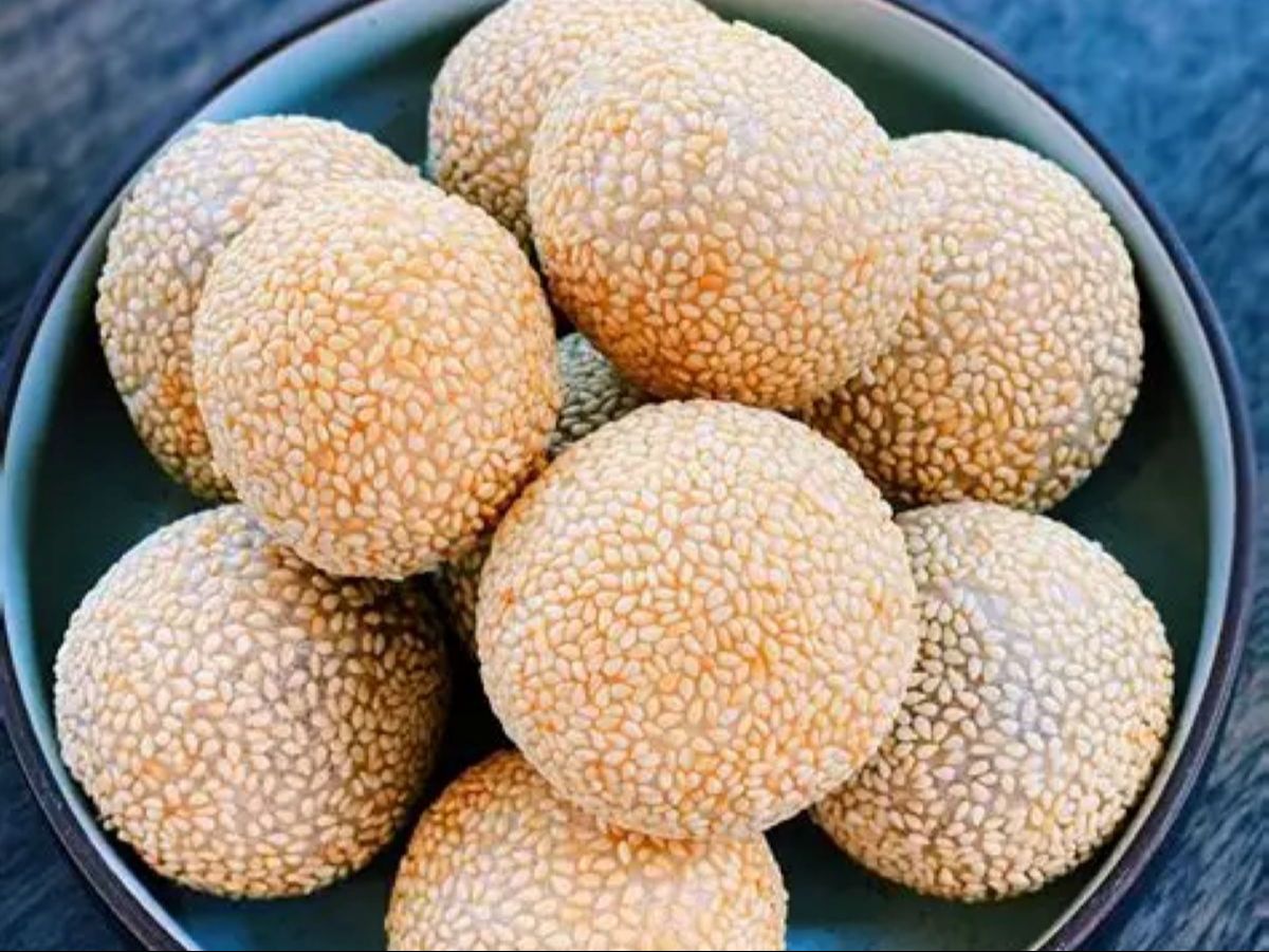 Deep Fried Seasame Ball / Bánh mè chiên giòn / 炸芝麻球.
