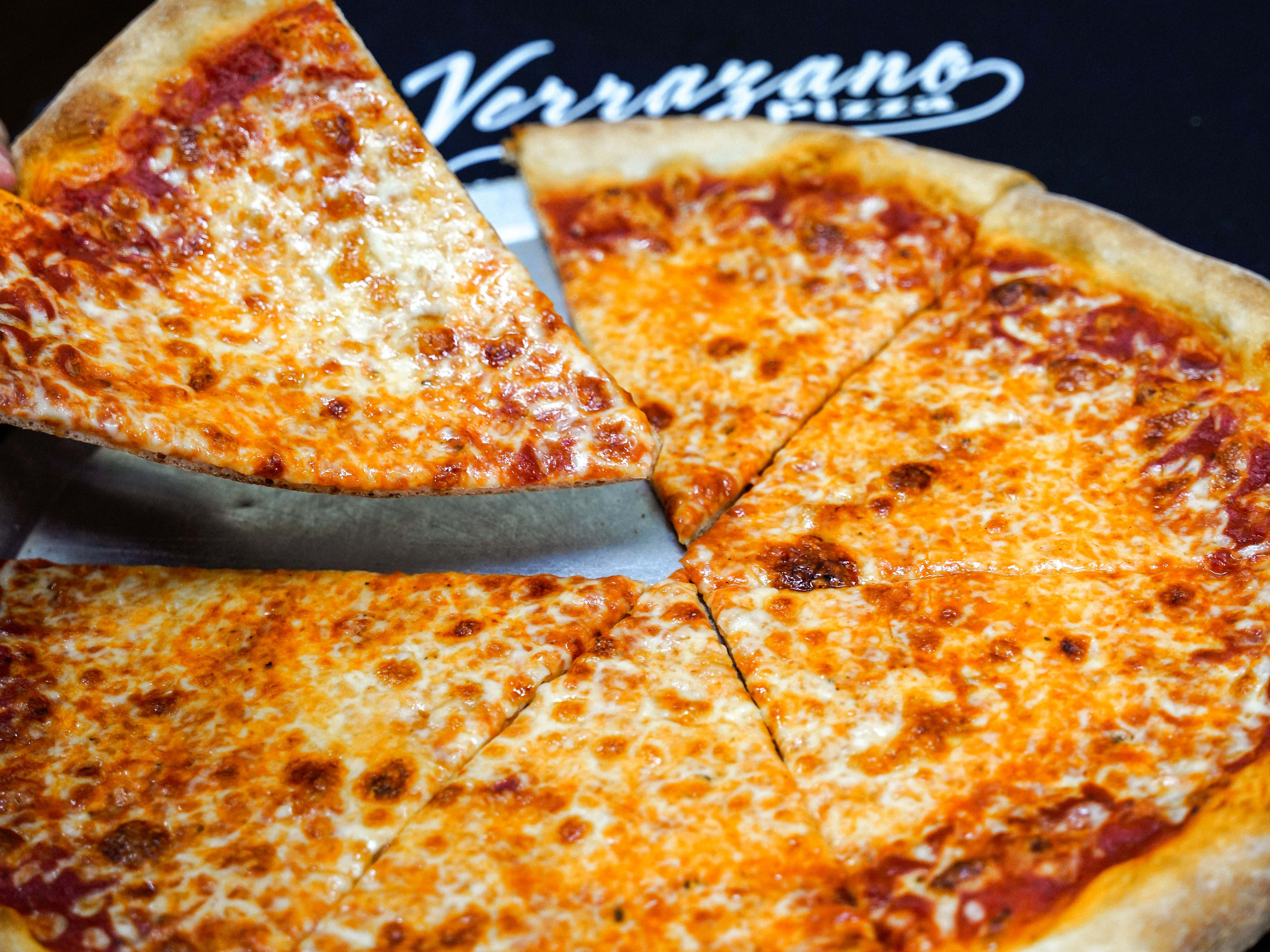 16" Large Pizza.