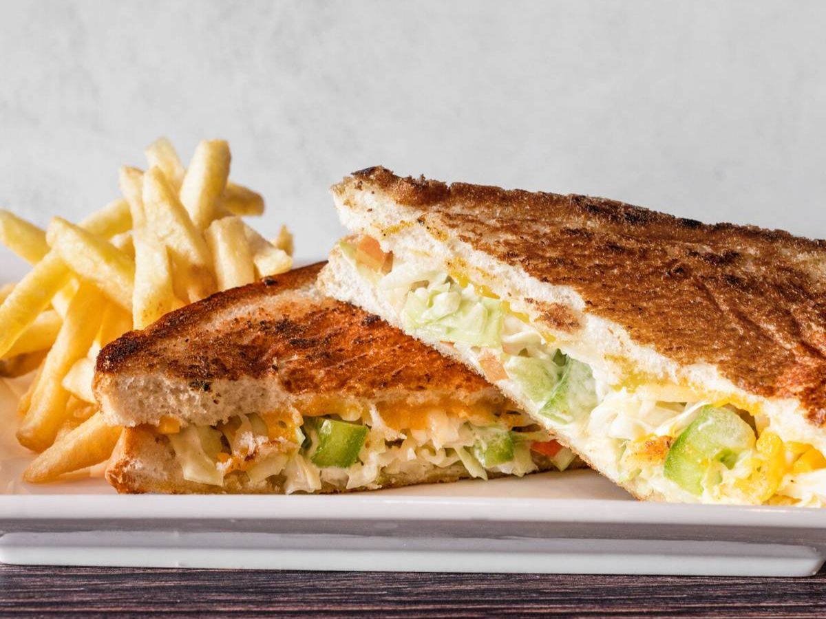 GRILLED VEG SANDWICH.