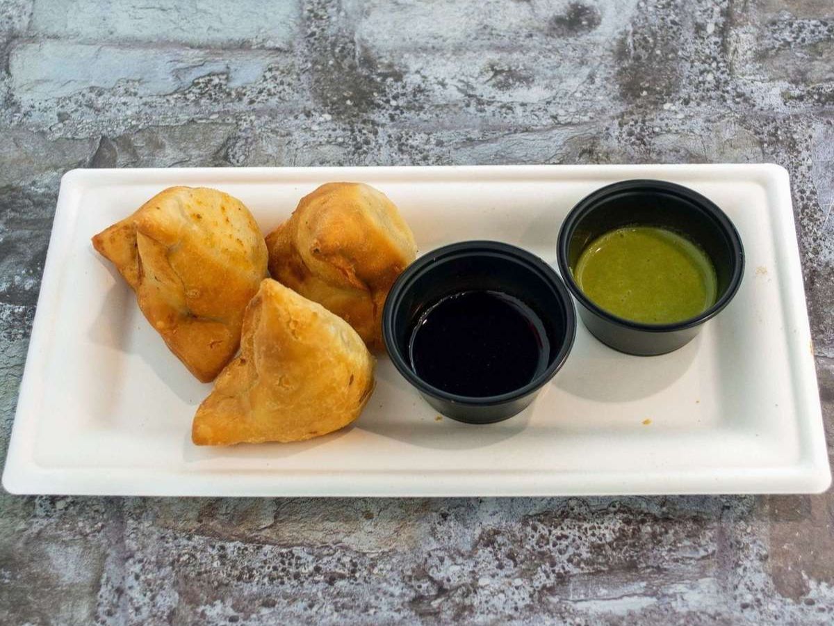 Veg. Samosa - 3 Pcs