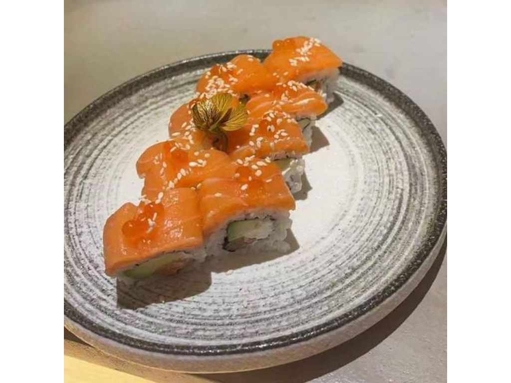 Spicy Salmon Roll.