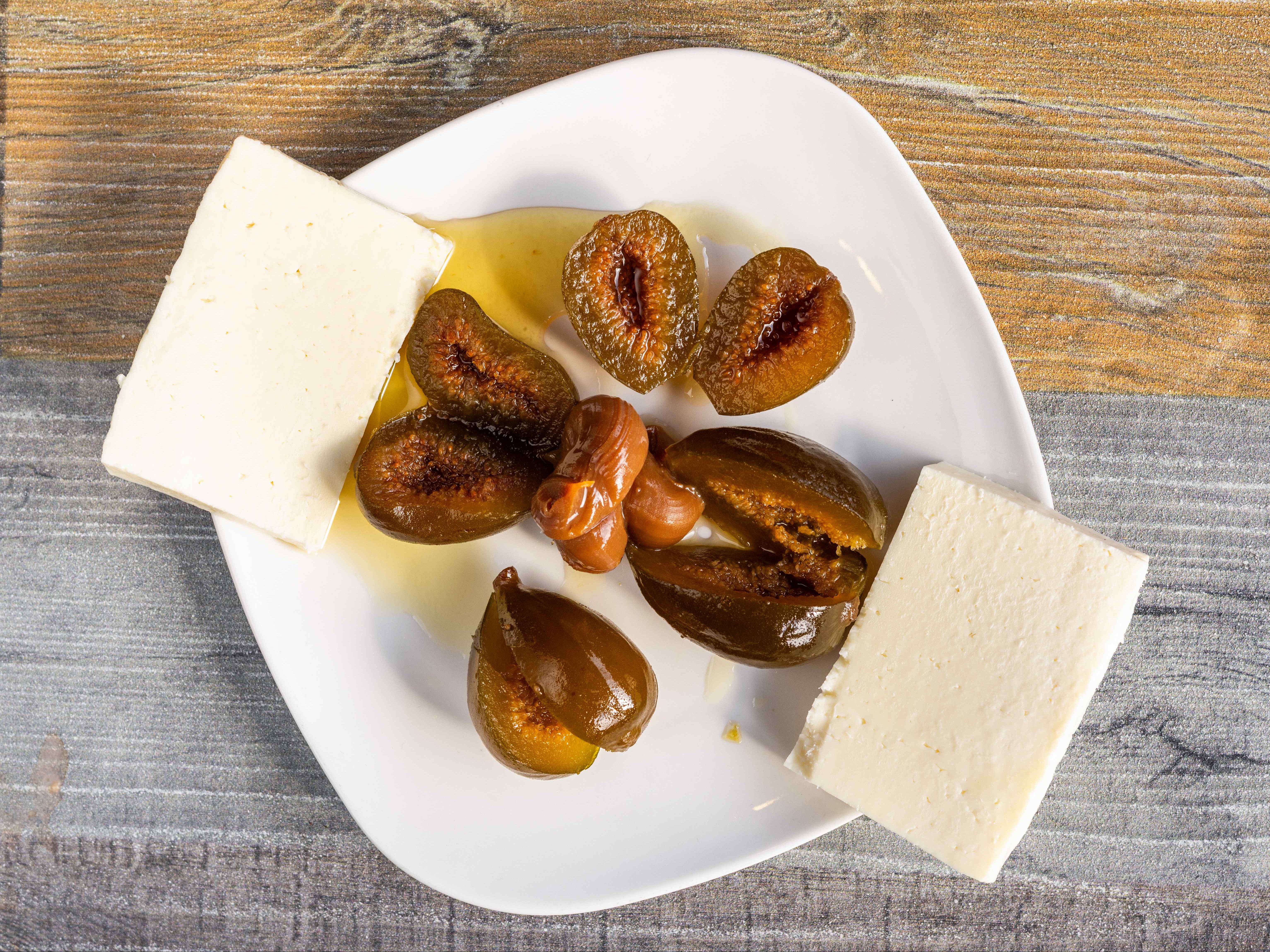 Brevas Con Arequipe y Queso.