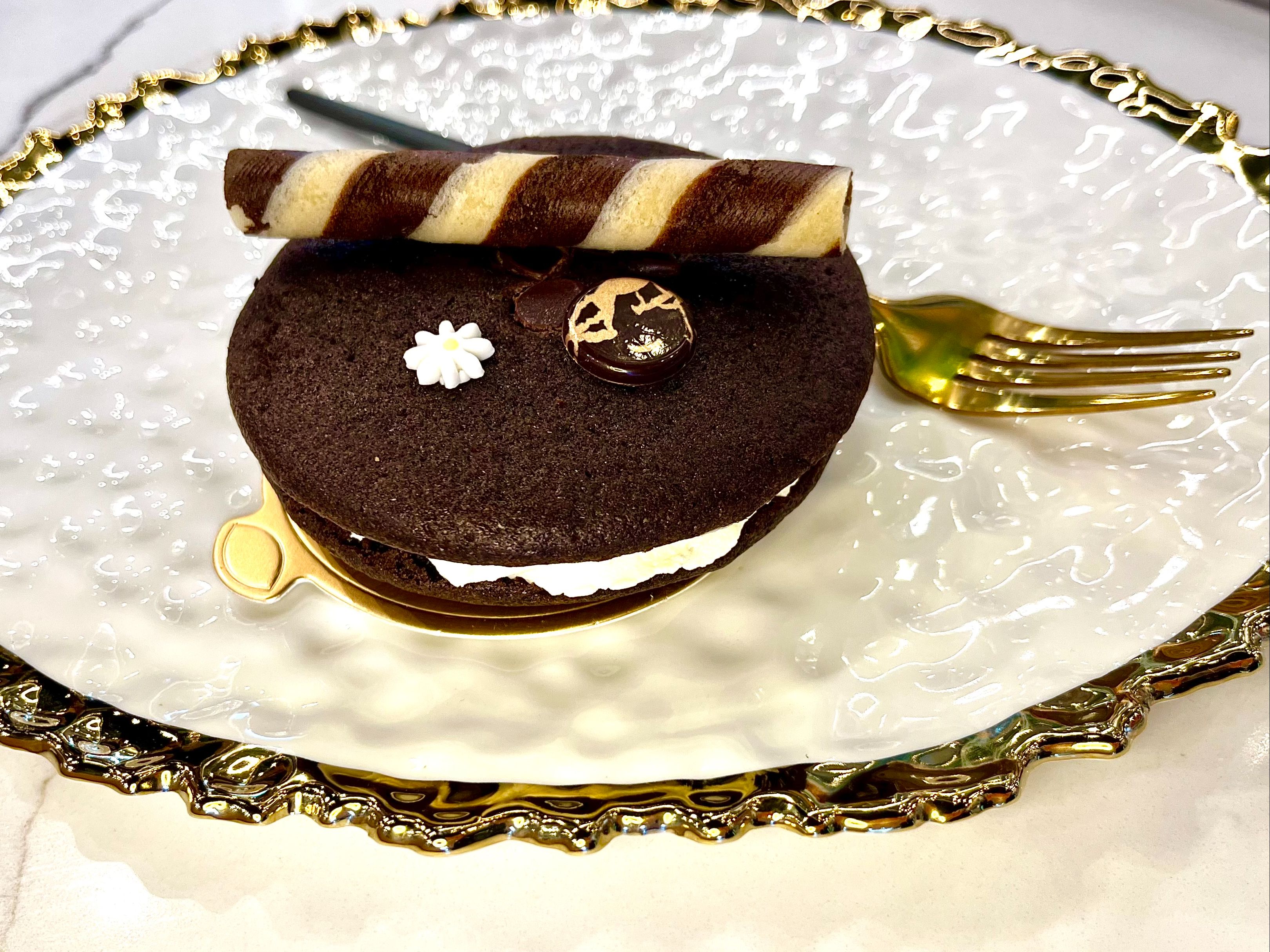 WHOOPIE COOKIE CAKE WITH CHOCOLATE & VANILLA FILLING