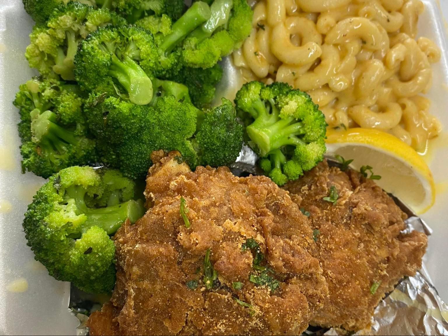 Fried Turkey Wing W/ Mac and Cheese
