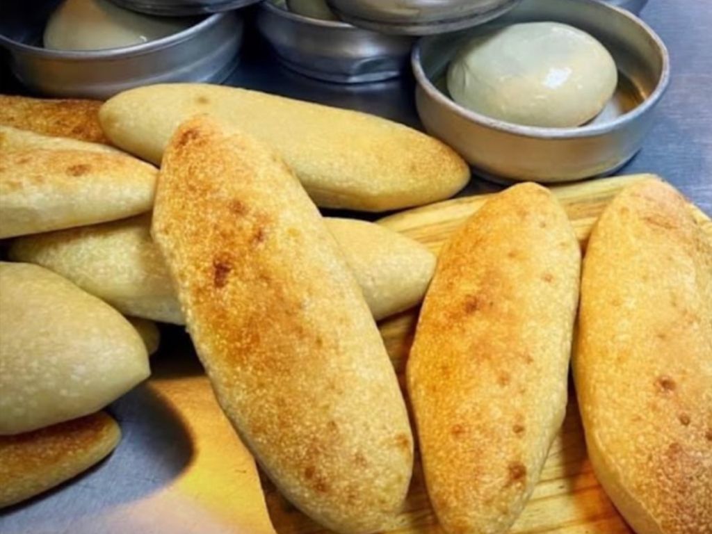 Homemade Bread 7" Roll.