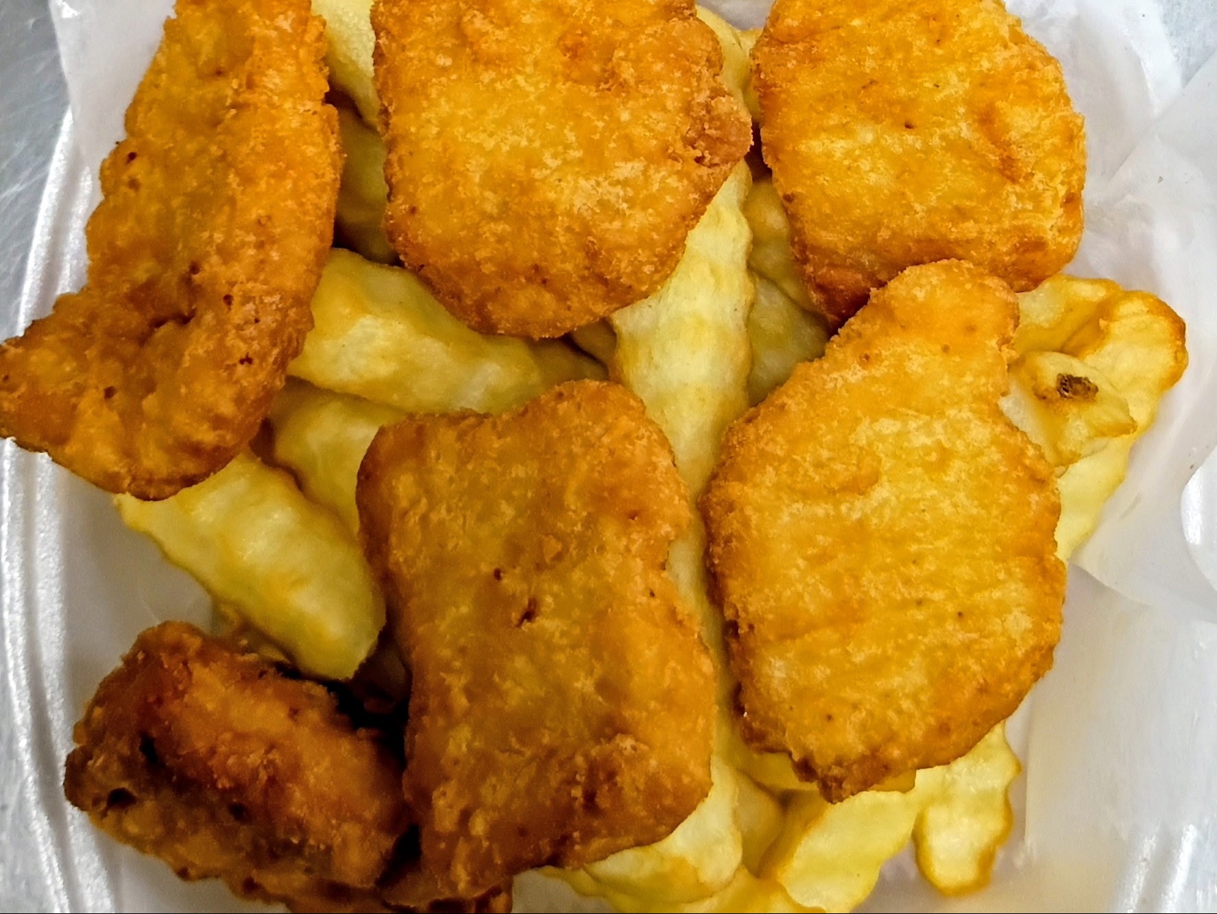 Chicken Nuggets 9pc + Fries