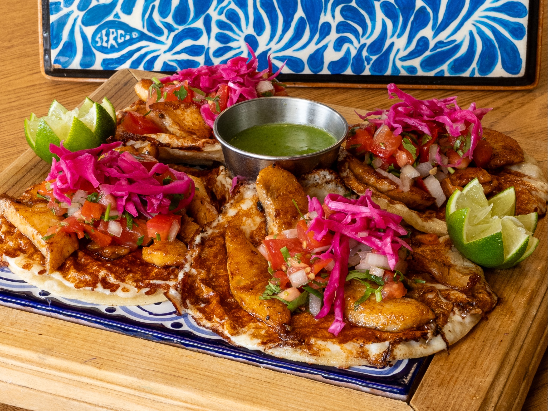 Surf & Turf (Mar y Tierra) Tacos al Queso.