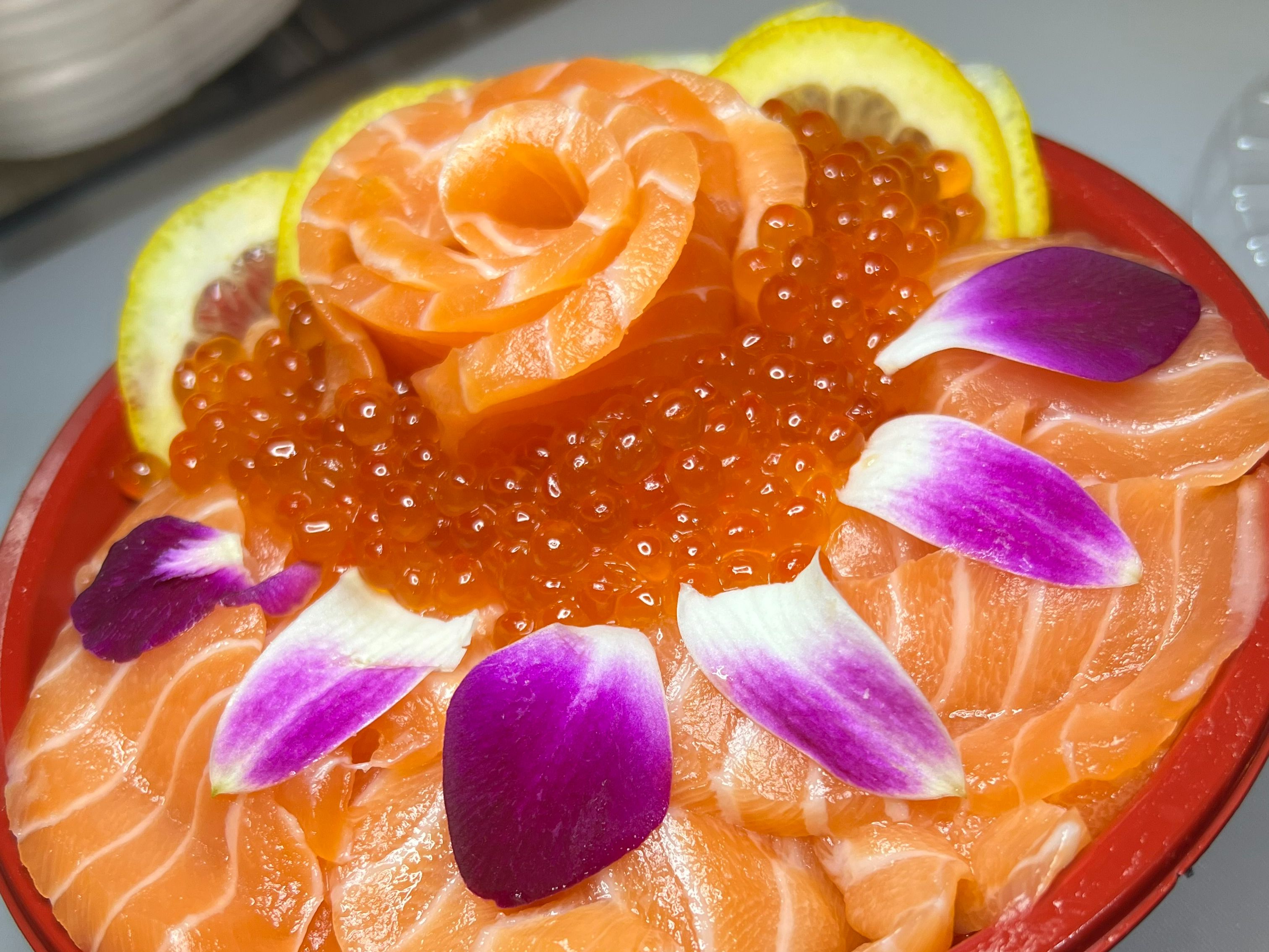 SALMON IKURA BOWL.