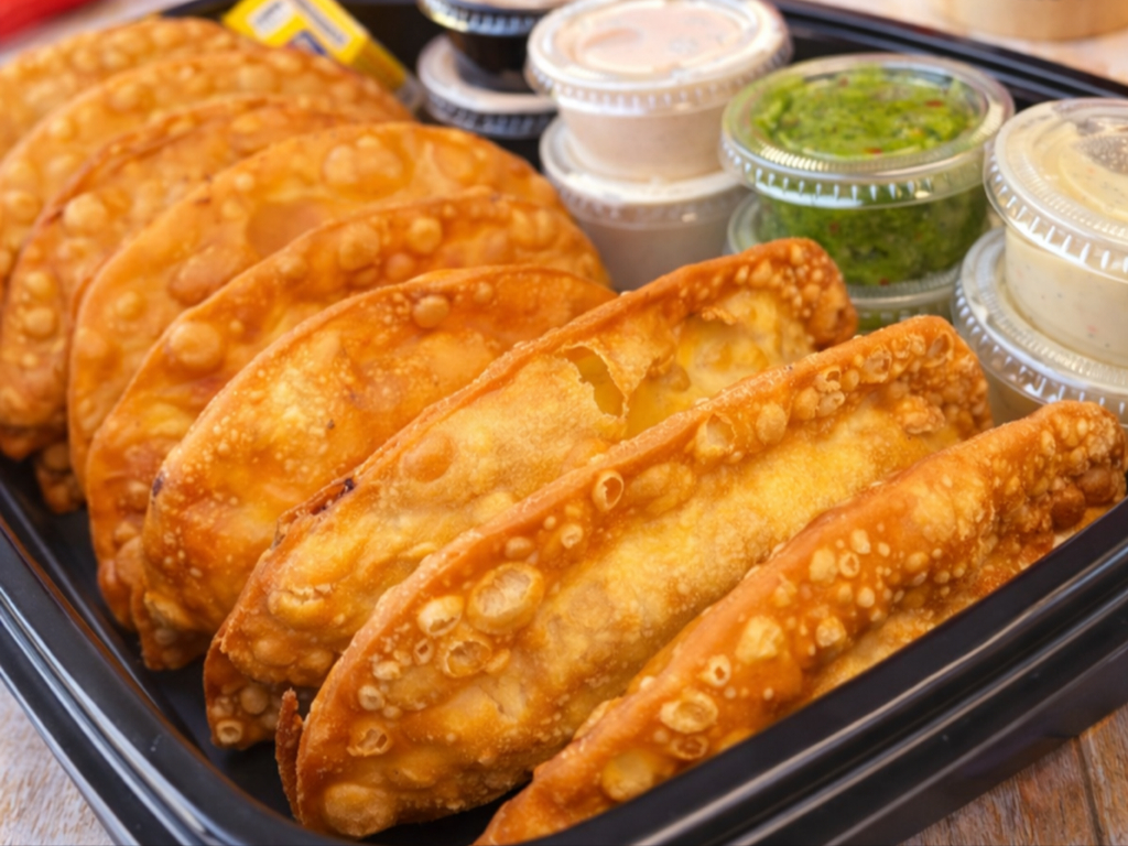 12-Pack Pastelillos + 6 Sauces