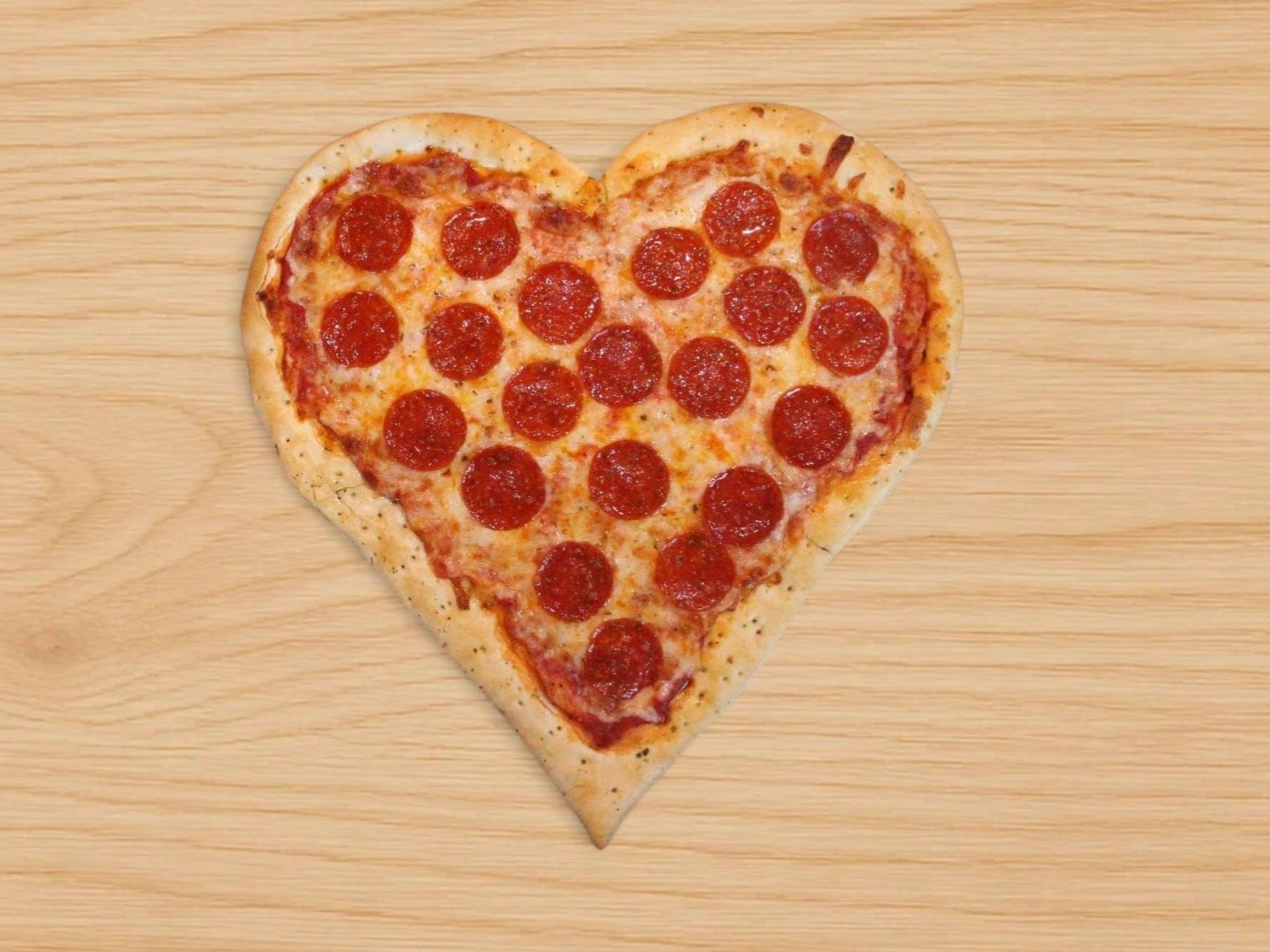 14" Valentine Pizza.