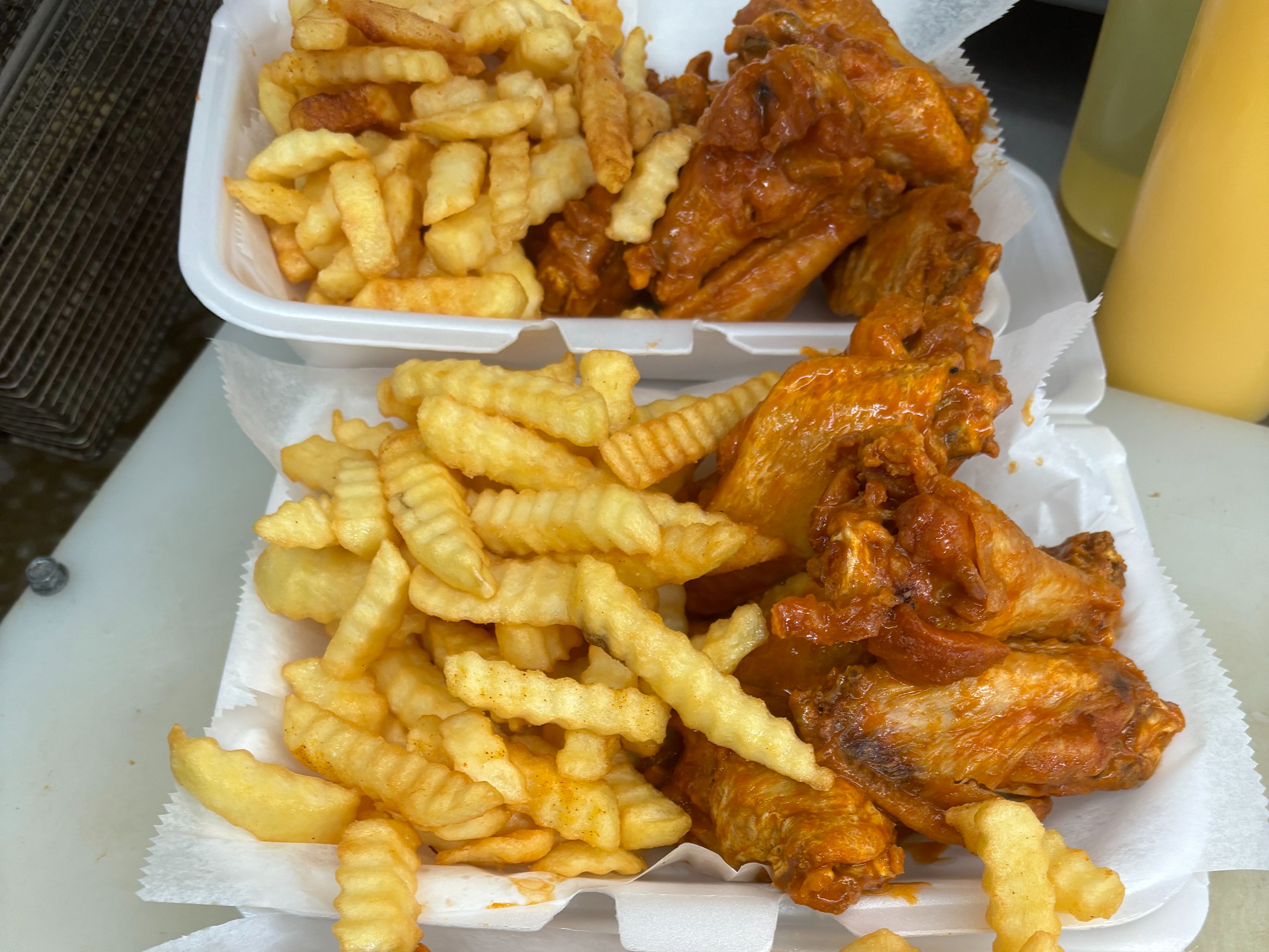 buffalo wings /w fries