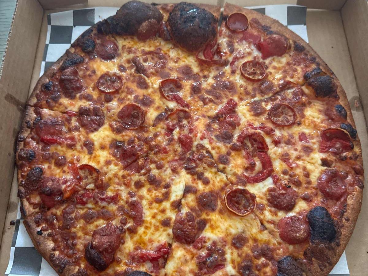 14" Hot Hunny Pizza.