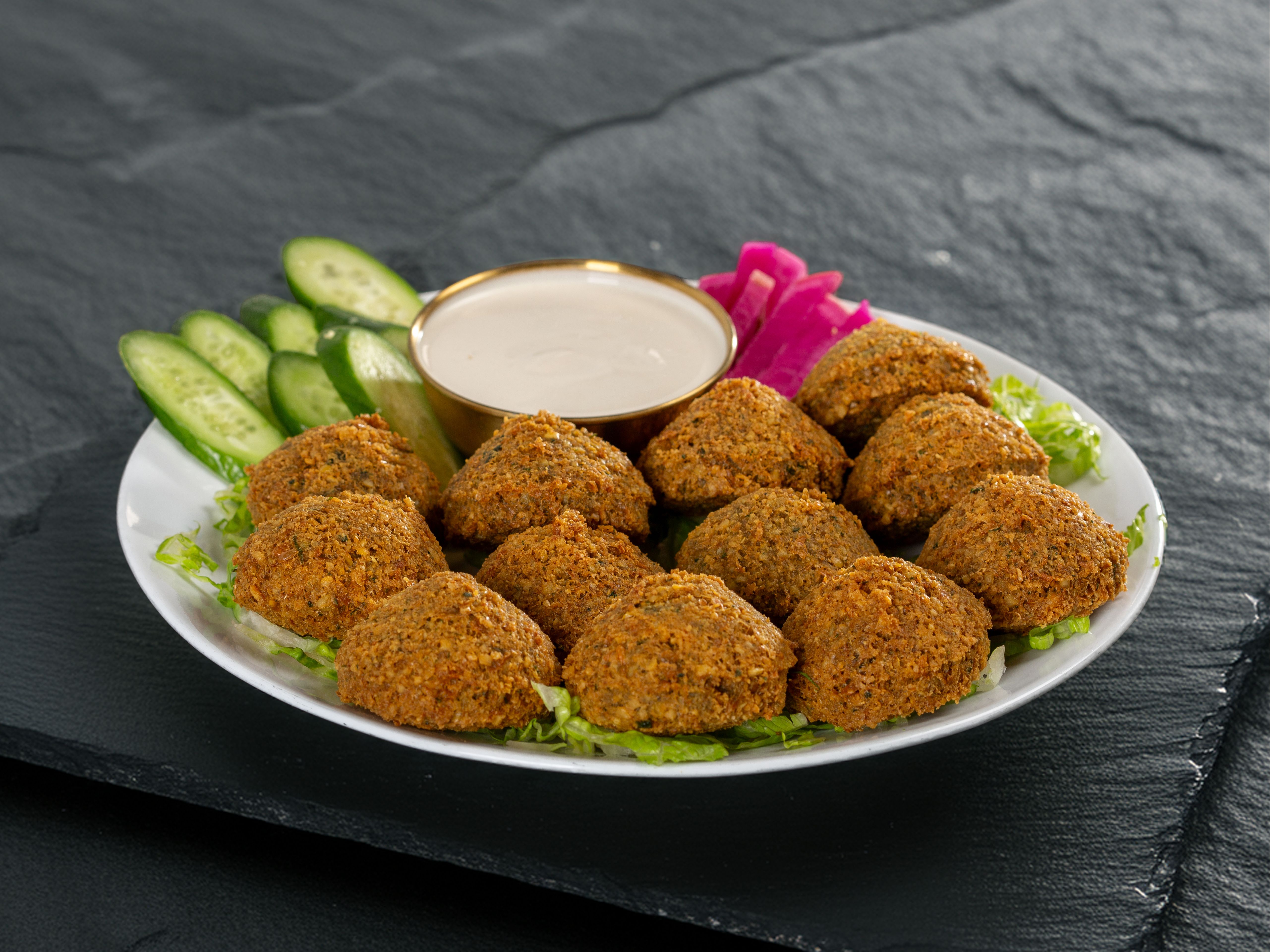 Falafel (12 PCS) / فلافل (12 قطعة).
