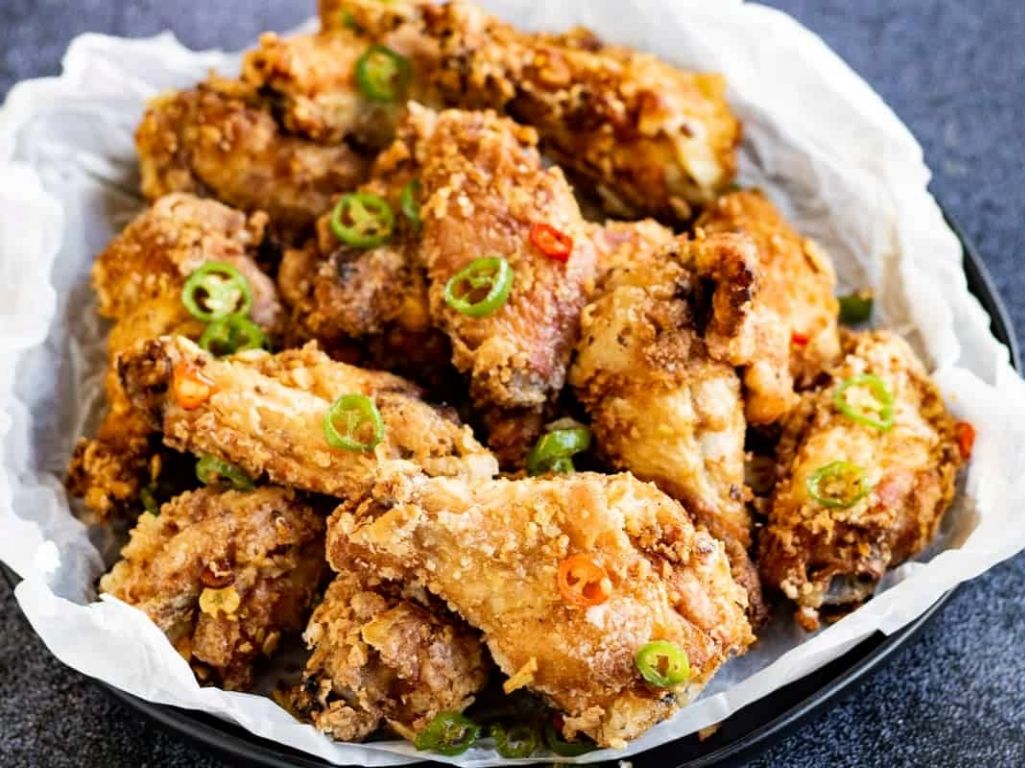 Deep Fried Chicken w/ Pepper & Salt / Gà Chiên Giòn với Tiêu & Muối / 椒盐炸鸡.