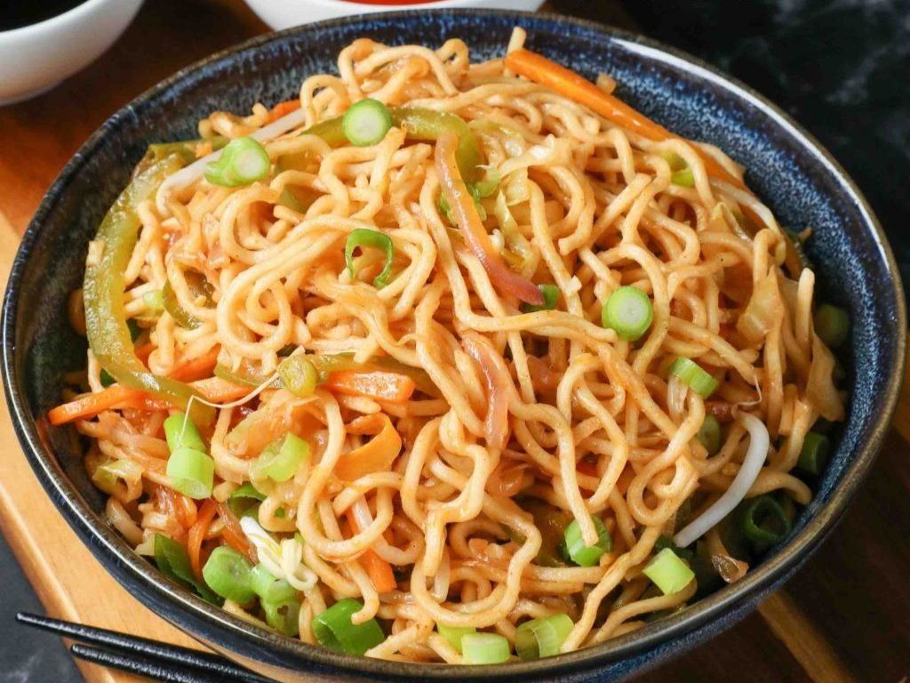 Veg Hakka Noodles.