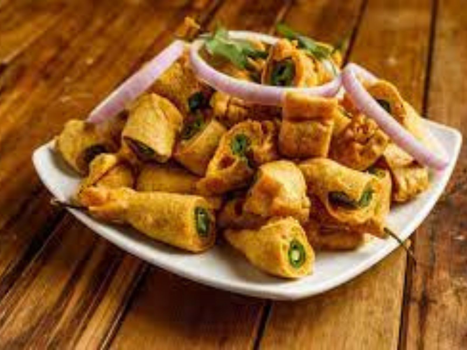 Cut Mirchi (V, GF).