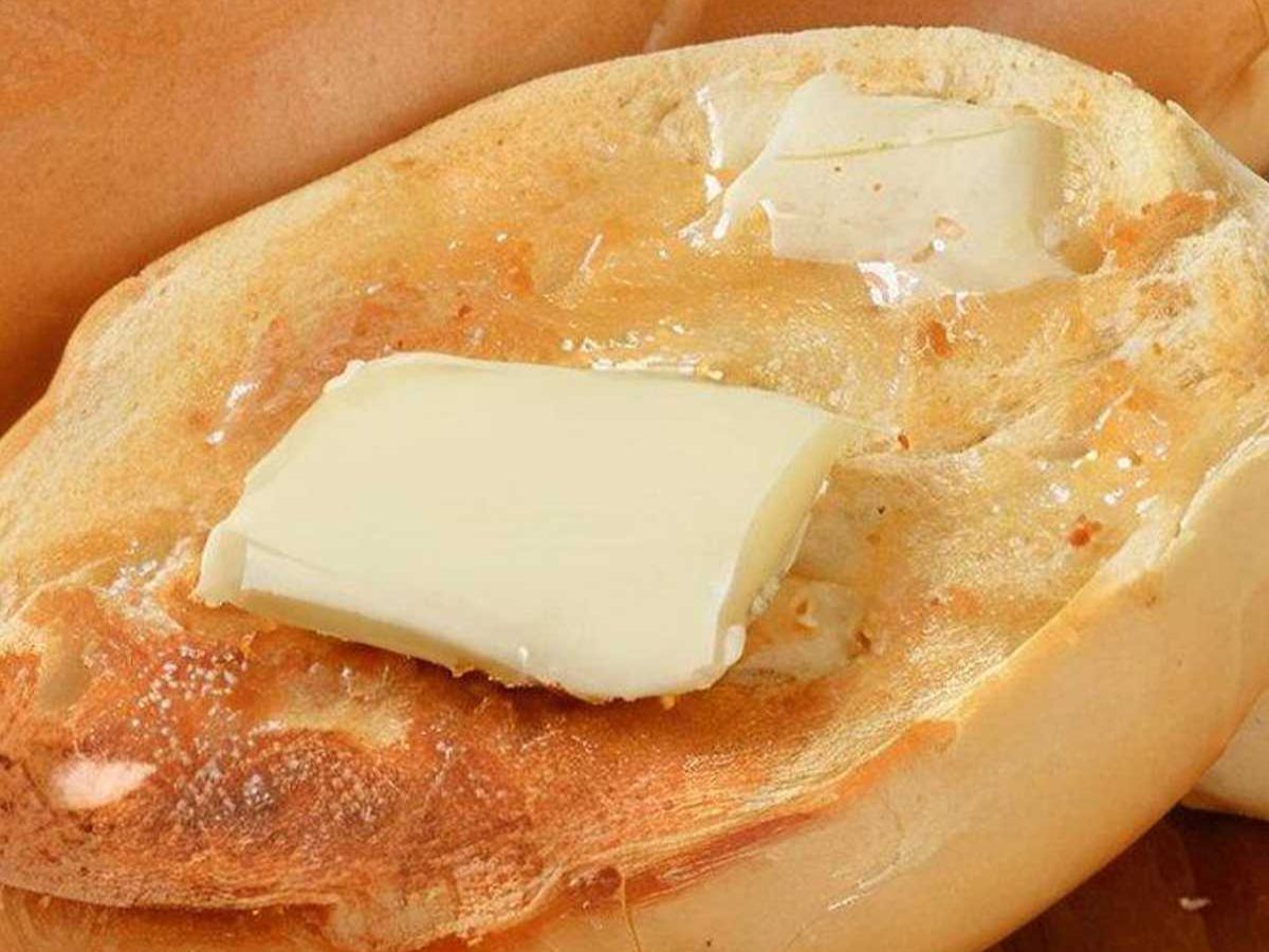 Bagel (with butter).