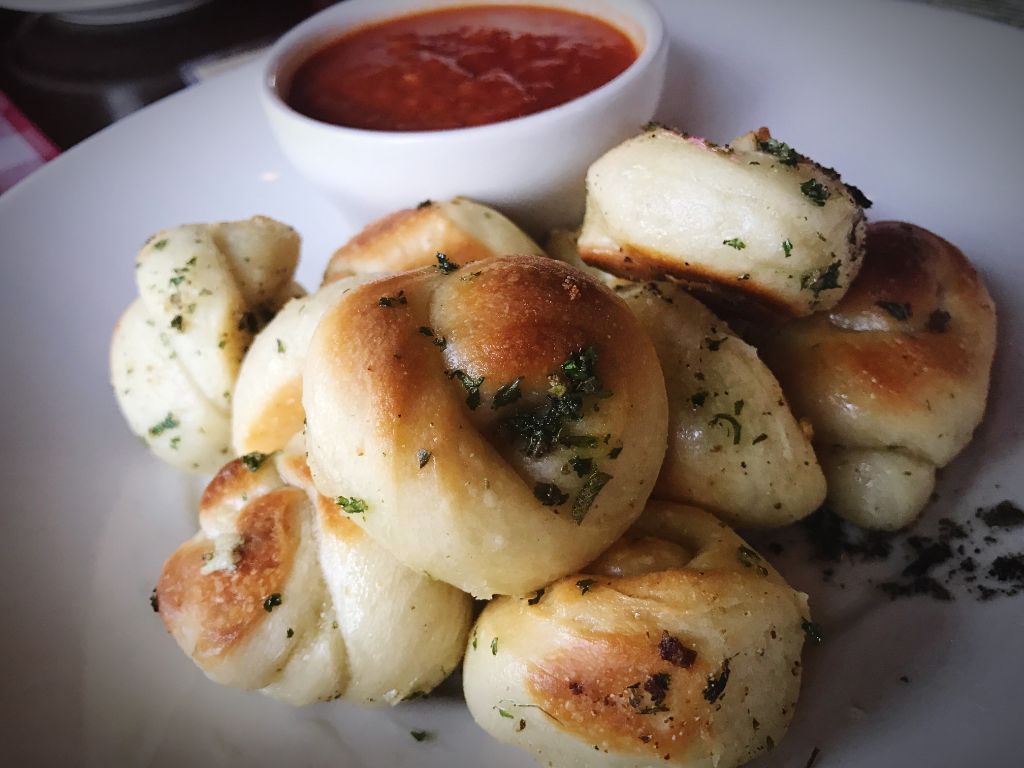Delicious Garlic Knots: A Must-Try Italian Appetizer