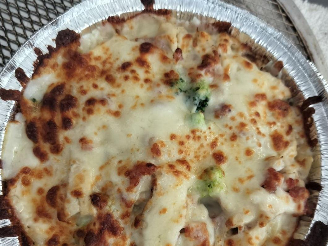 Chicken Alfredo Pasta Bowl.