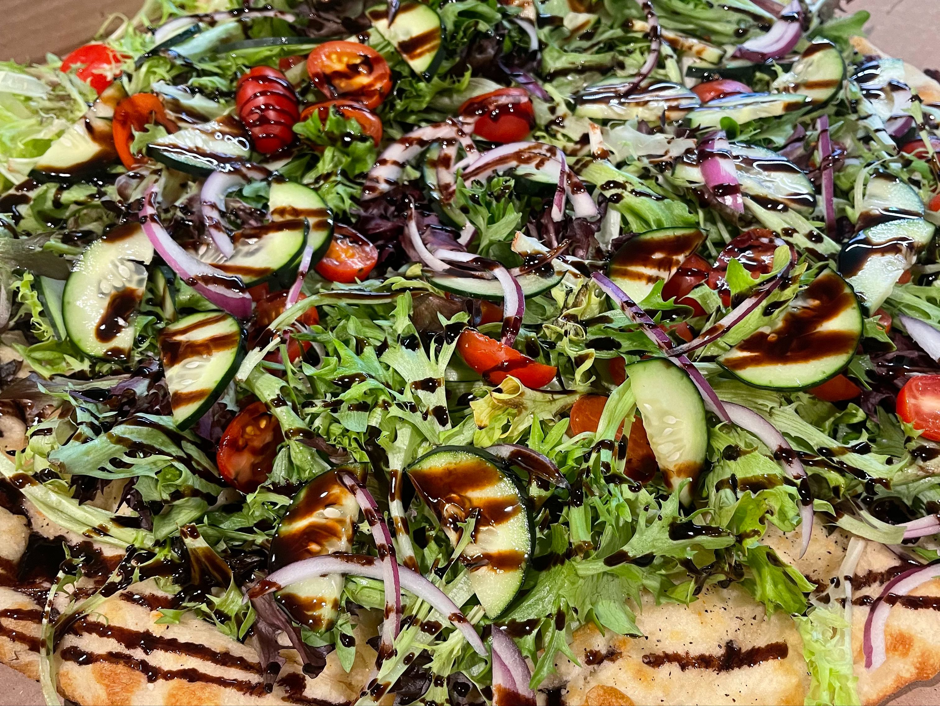 Salad Pizza Medium.
