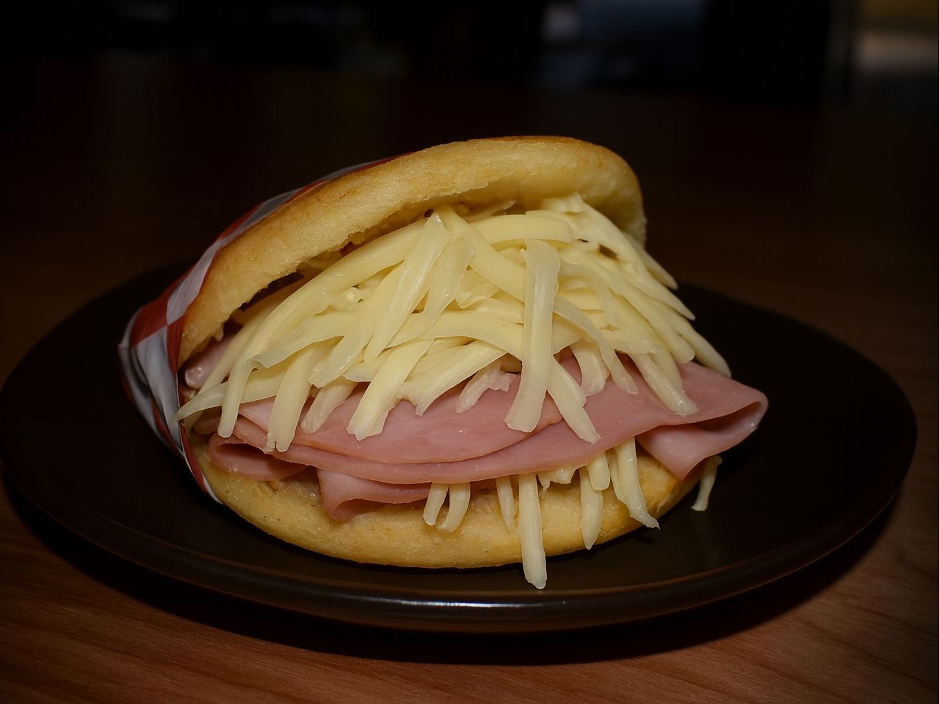 Ham & Cheese Arepa / Arepa de Jamón y Queso.