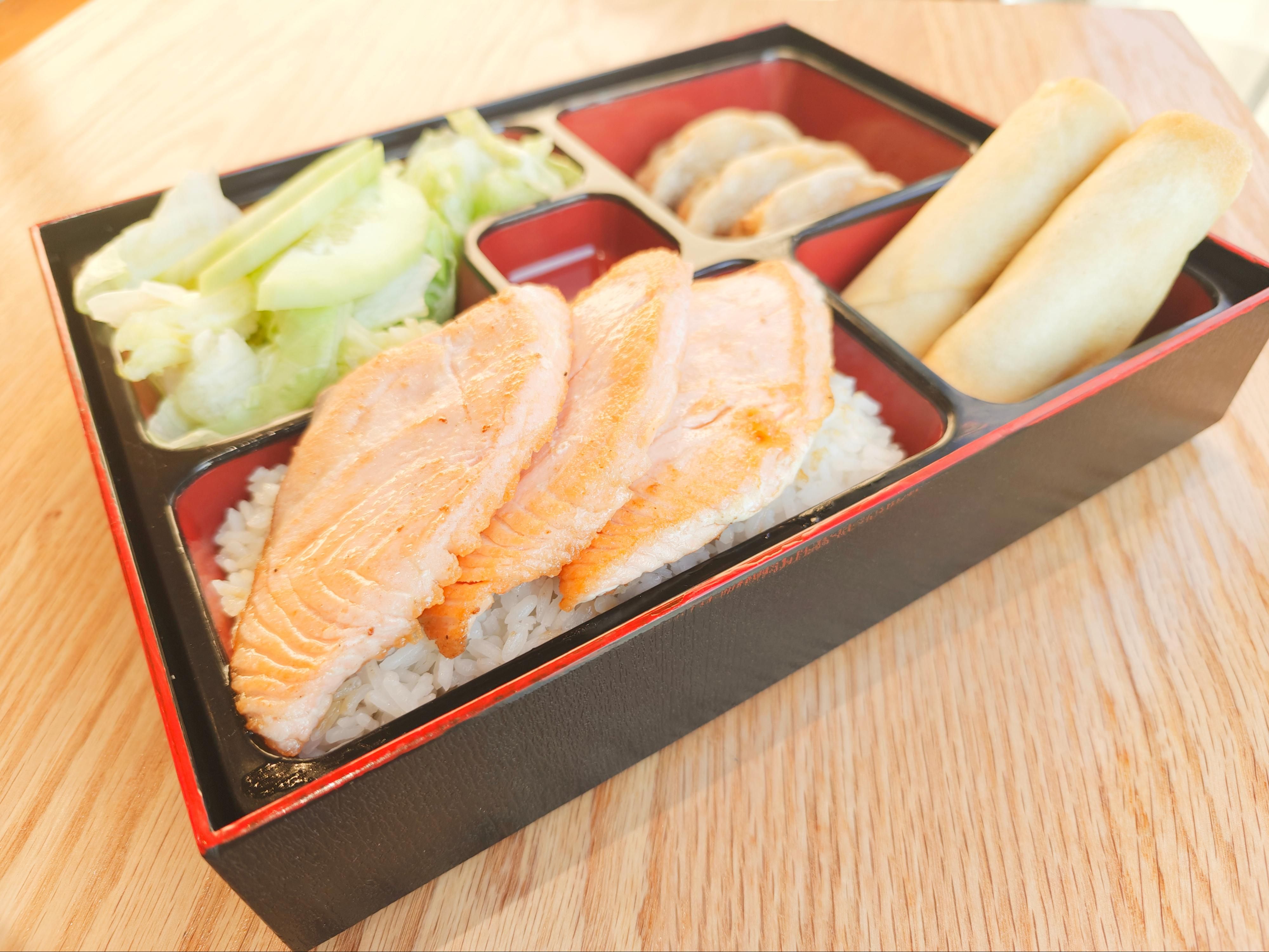 SALMON BENTO.