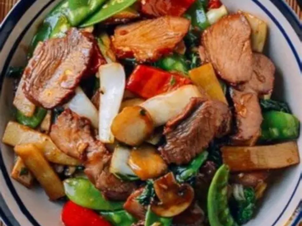 Sliced Pork w/ Mixed Veggies / Thịt heo xắt lát với rau củ trộn / 炒肉片配什锦蔬菜.