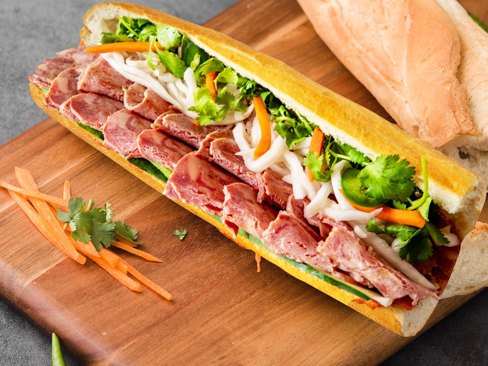 B6. JAMBON & PATE BÁNH MÌ
