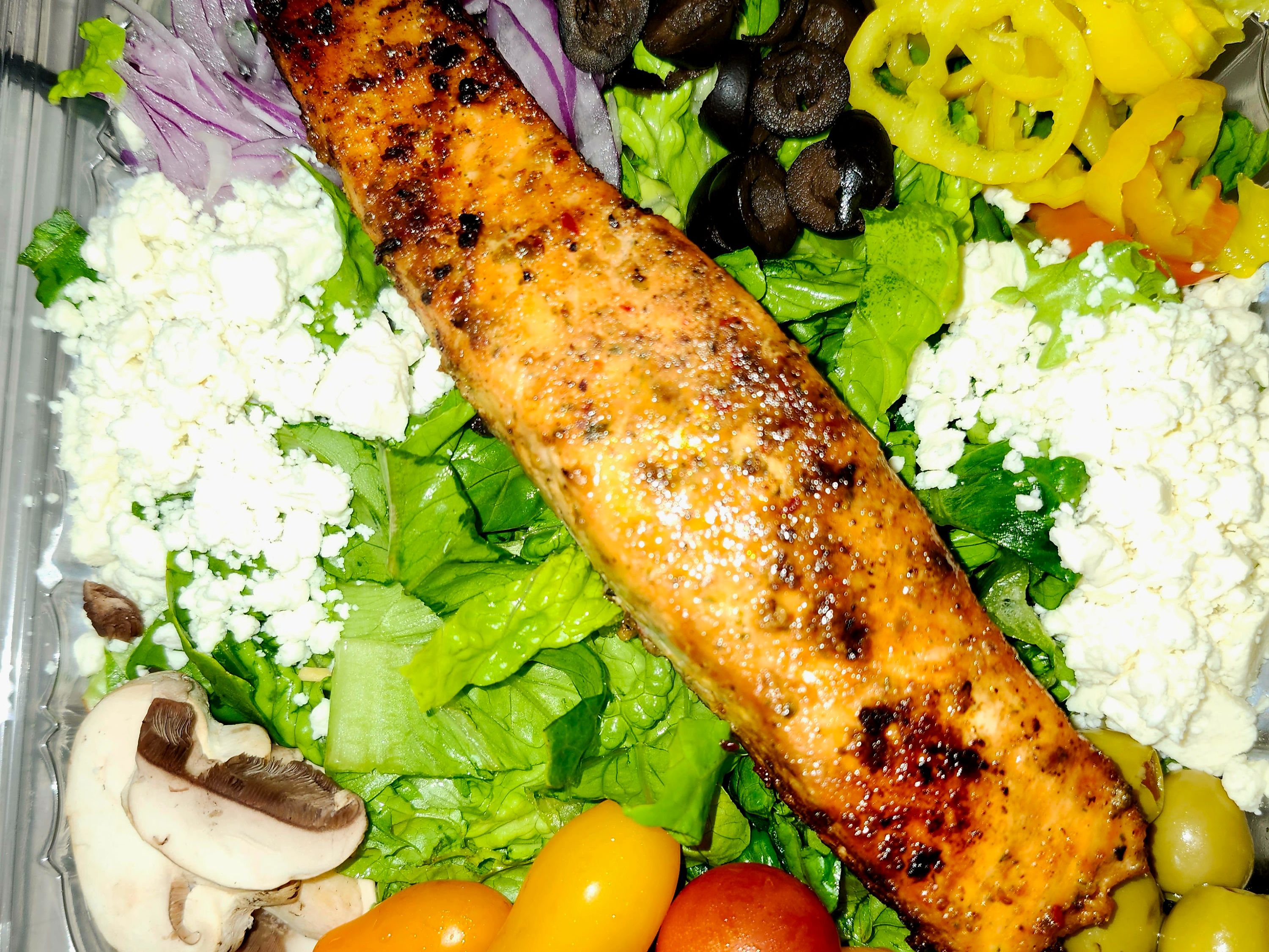 Greek Salad (Salmon).