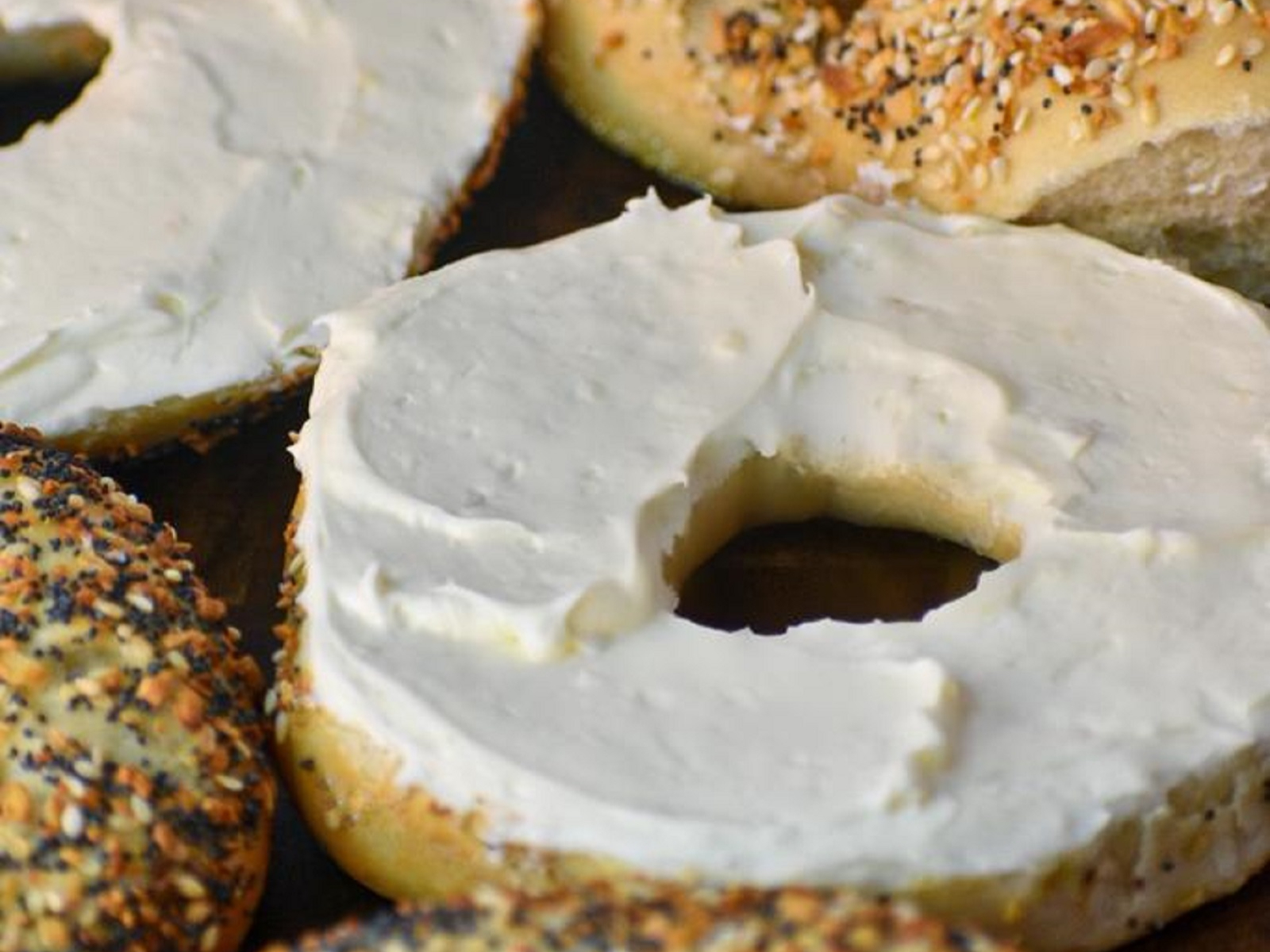 BAGEL W/ CREAM CHEESE.