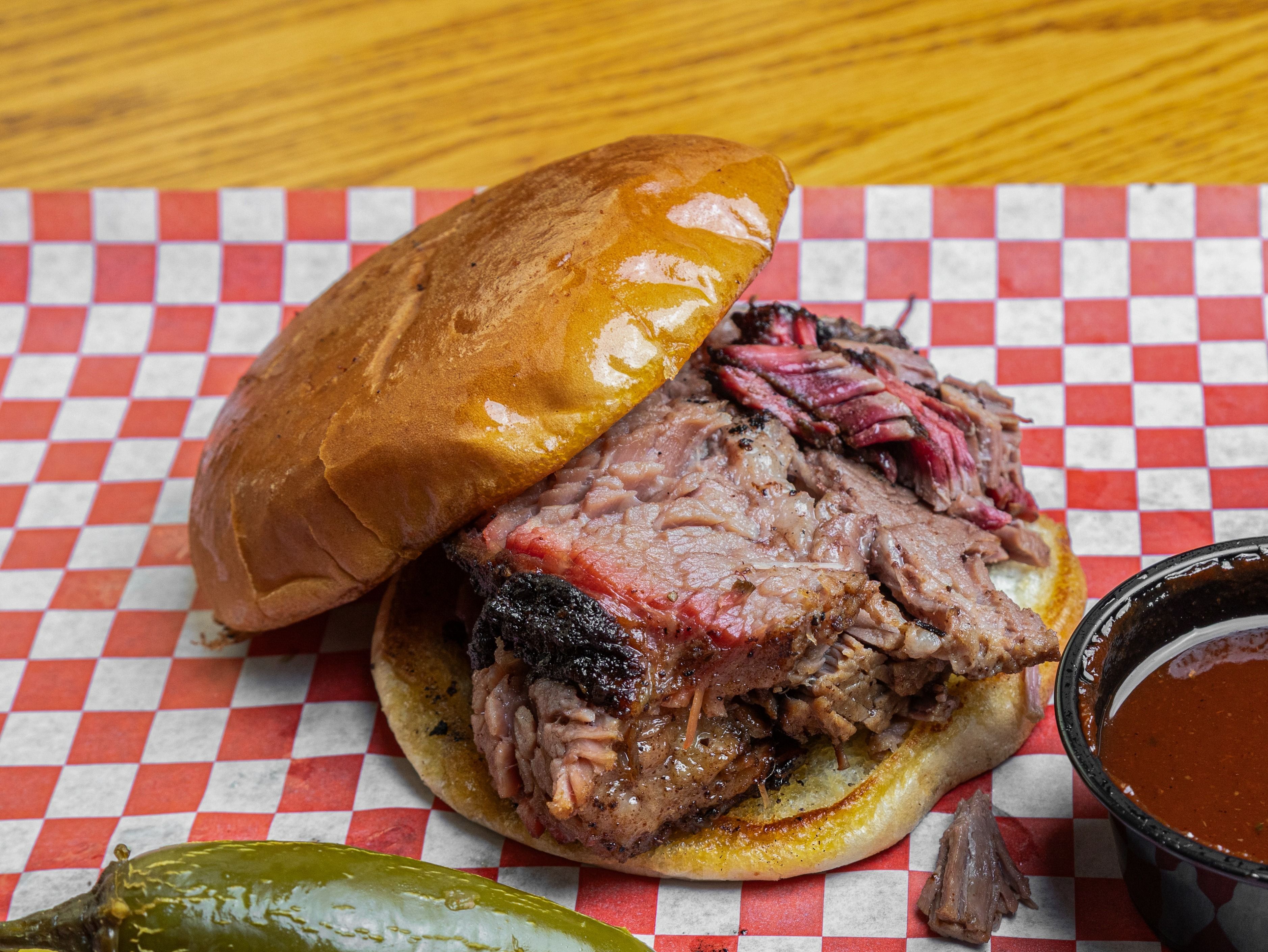 Brisket Sliced Sandwich (Pick Only 1 Side) w/6oz Side.