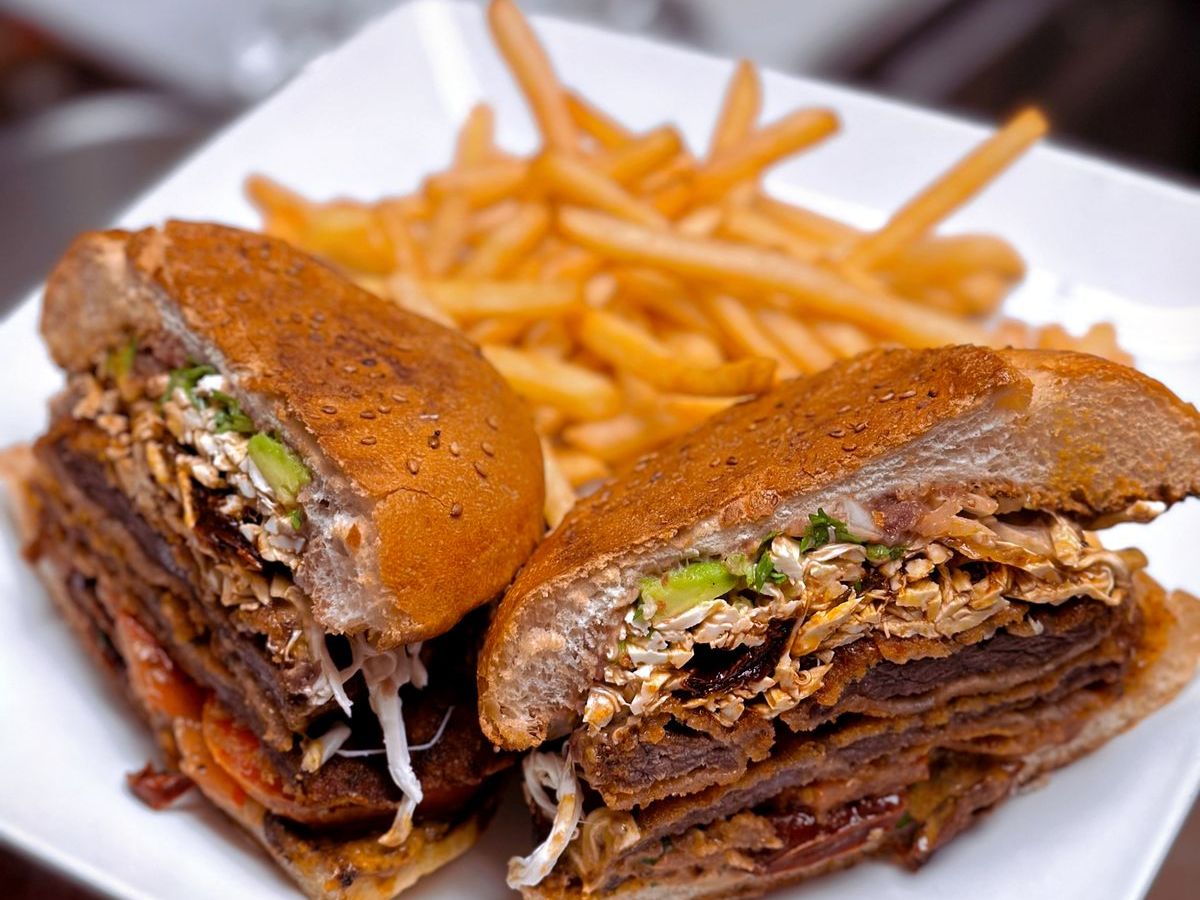 Cemita Milanesa Pollo.