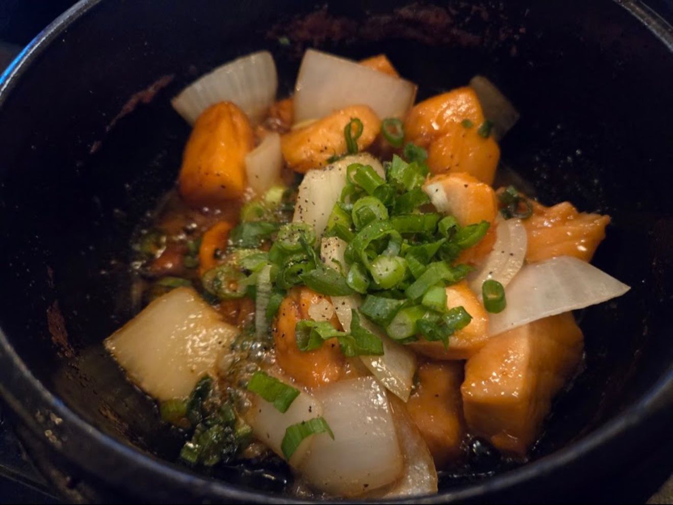 Cá Hồi Kho Tộ (Braised Caramelized Salmon).