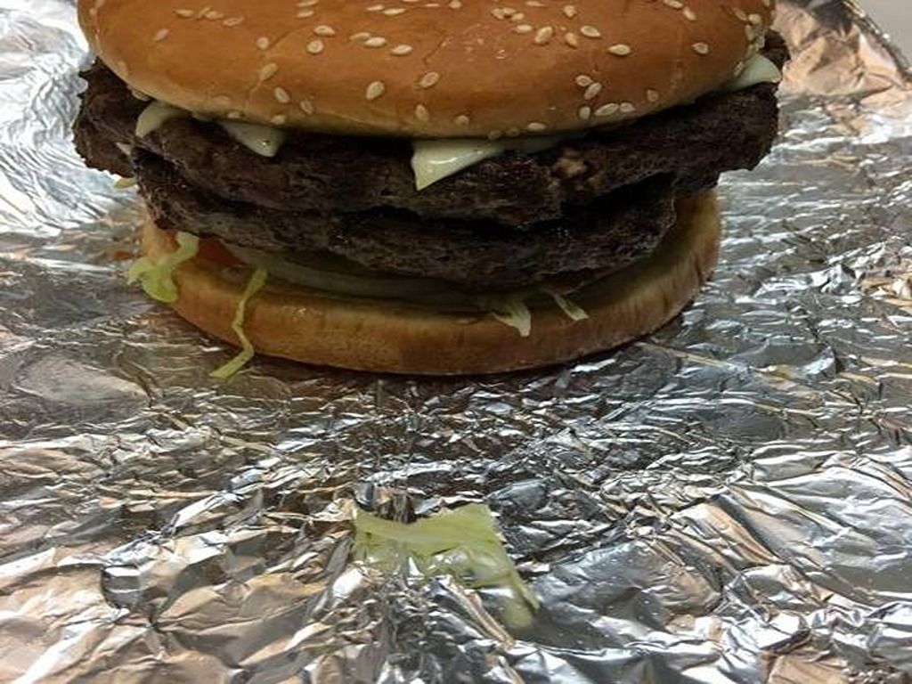 Super TNT Burger.