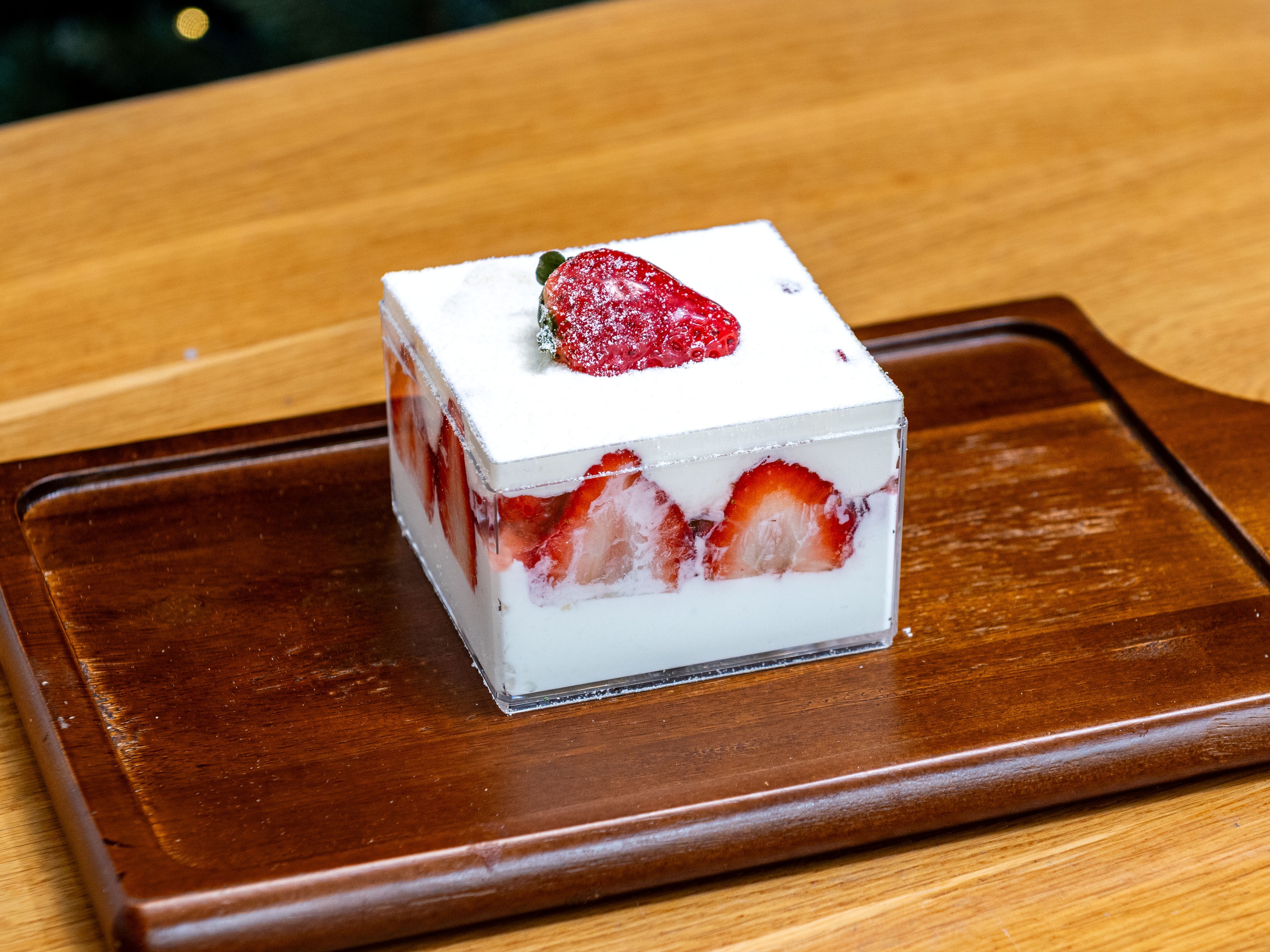 STRAWBERRY MINI CAKE.