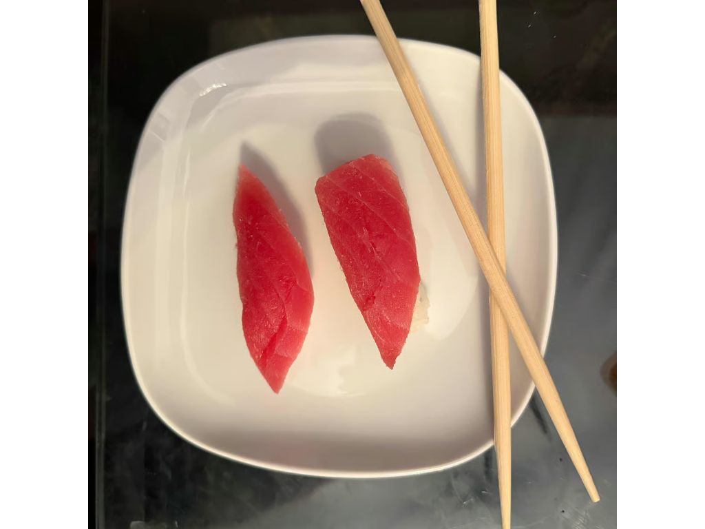 Maguro Nigiri (Tuna).