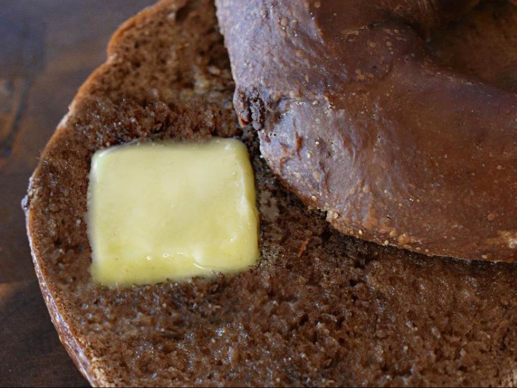 BAGEL W/BUTTER.