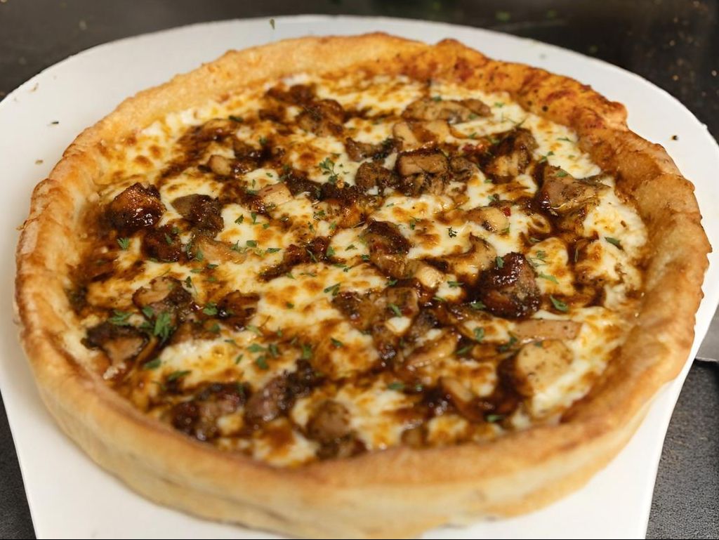 10” Jerk Chicken Pizza.