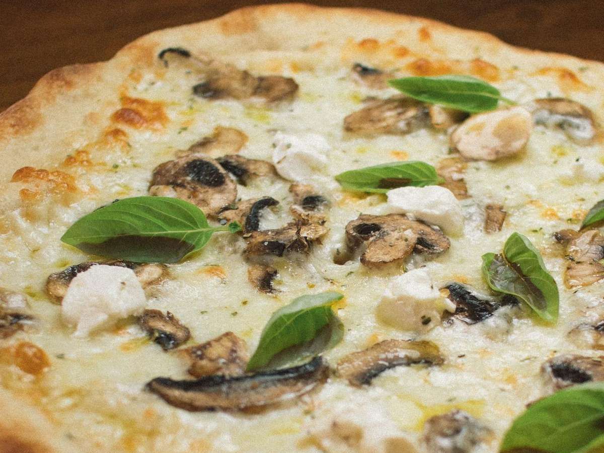 White Truffle & Goat Cheese Personal 12 Inch.