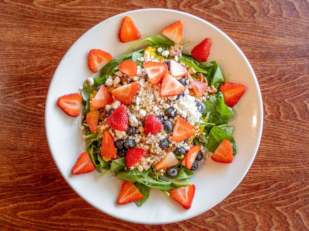 Fresh Spinach Salad: A Healthy Italian Delight