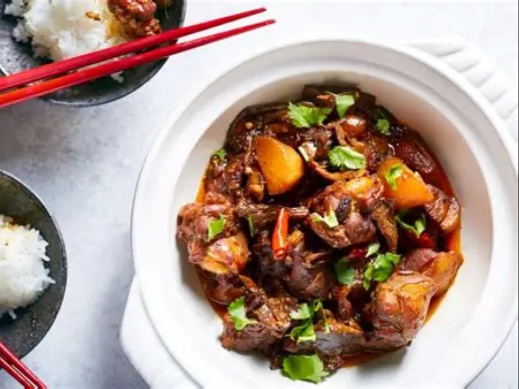 Braised Duck w/ Black Mushroom / Vịt kho nấm hương / 香菇炖鸭.