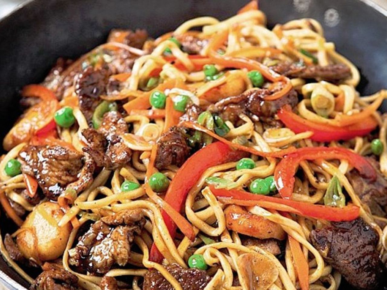 SP1. Pork Chow Mein Combo / Cơm Chiên Mì Heo Kết Hợp / 猪肉炒面套餐.