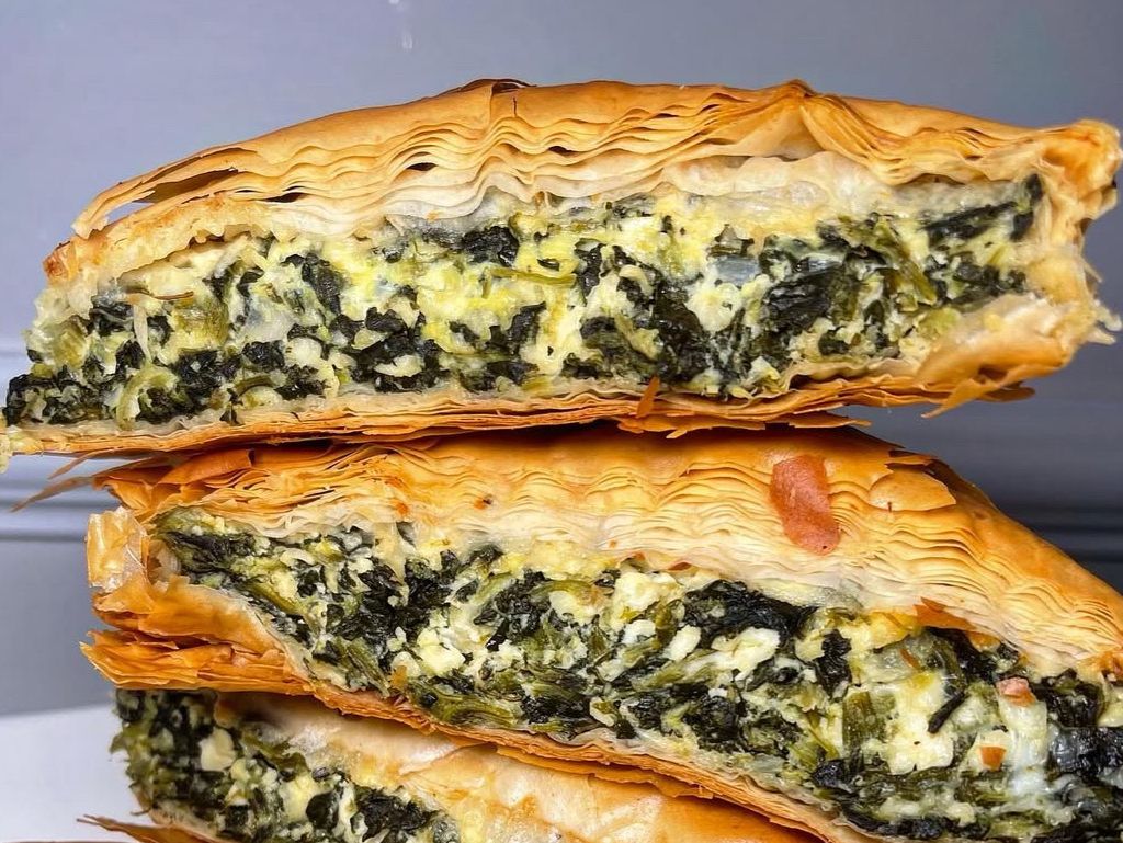 #3 Half Spinach Pie / Greek Salad & Drink