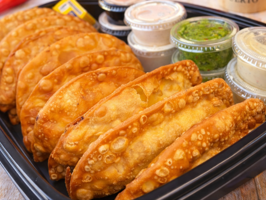 24-Pack Pastelillos + 12 Sauces