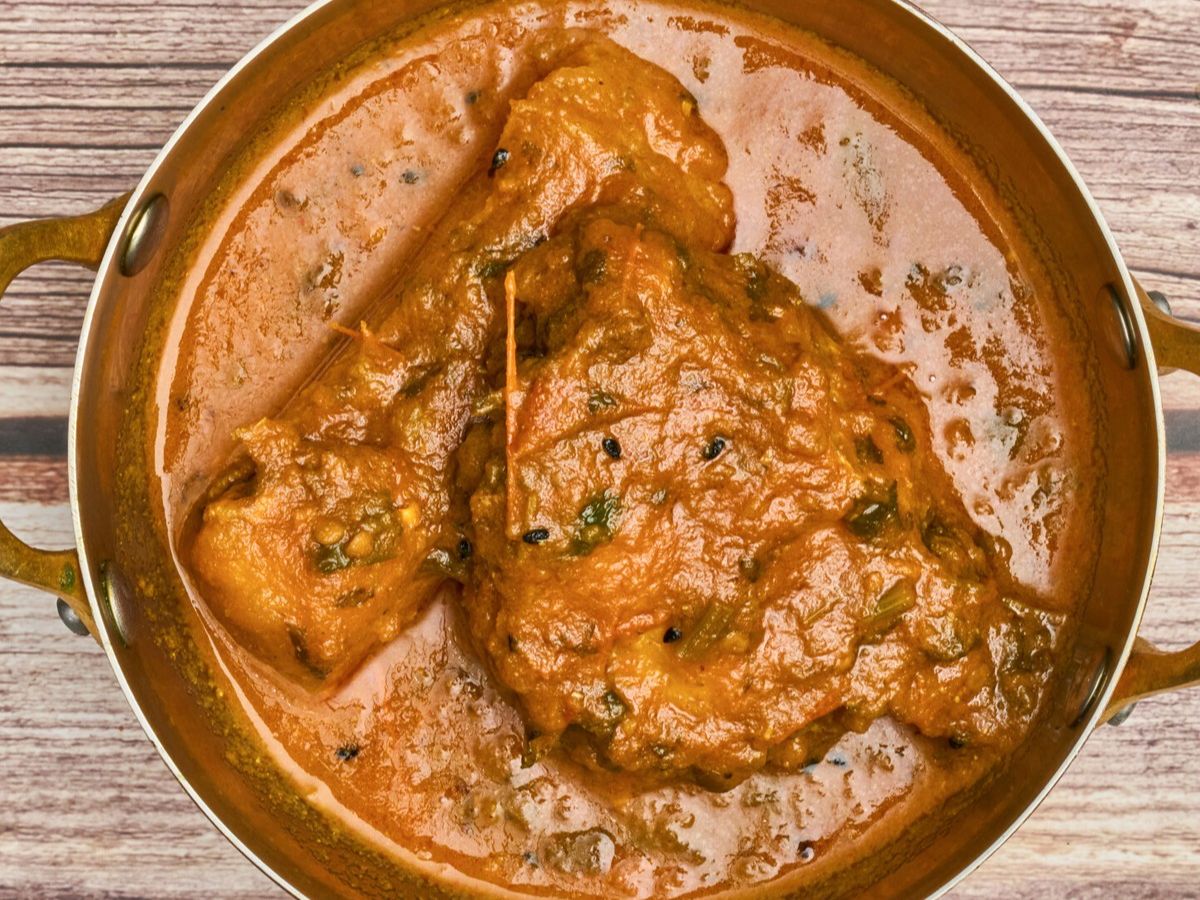 Rui Jhal (Rohu fish curry).
