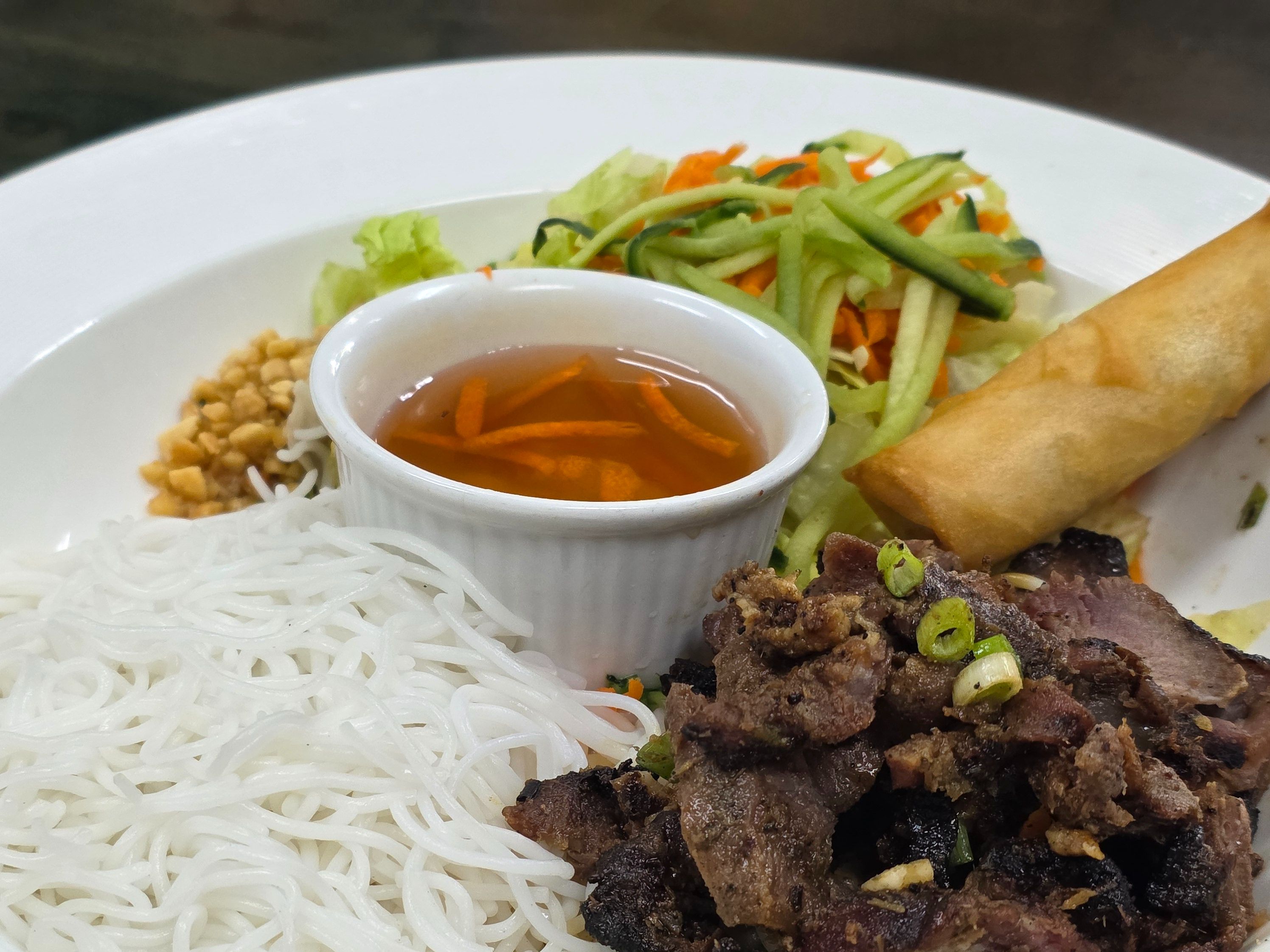 V2p. Grilled Pork, Eggroll (1)(Vermicelli fideos).